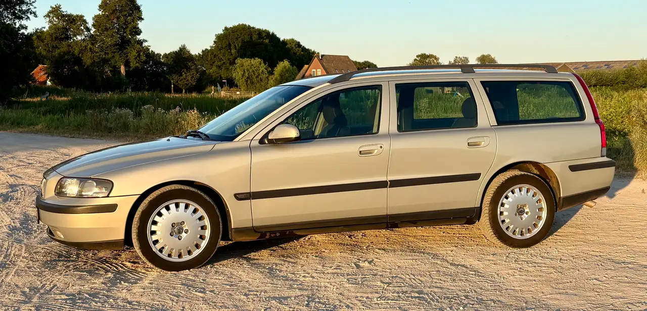 Volvo V70 2.4i, foto 2