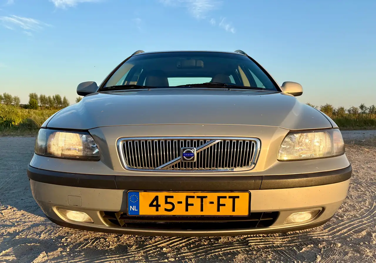 Volvo V70 2.4i, foto 3