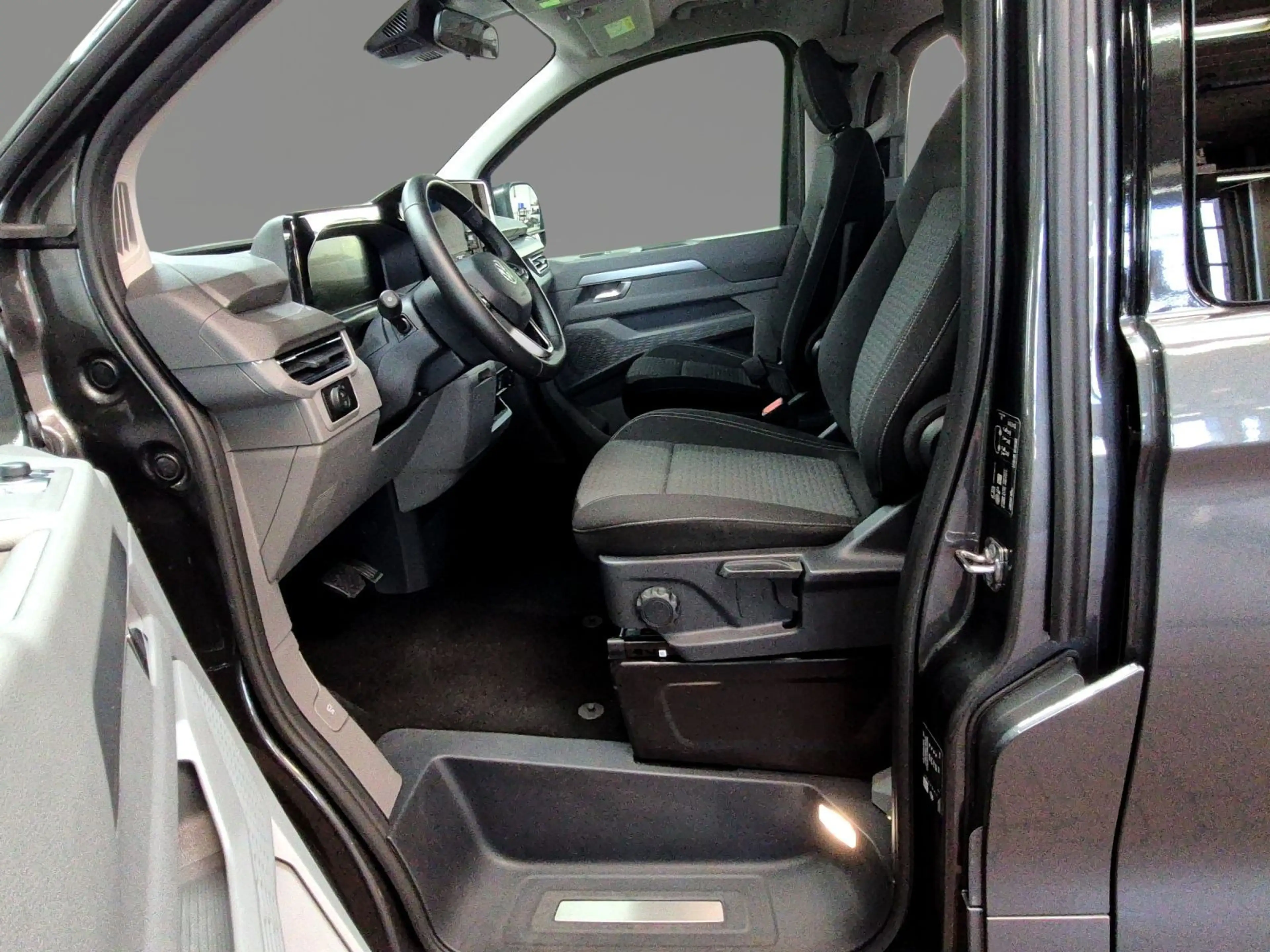 Volkswagen T7 Caravelle STYLE 2.0 TDI AUT LR AHK NAV IQ 8S — photo 8