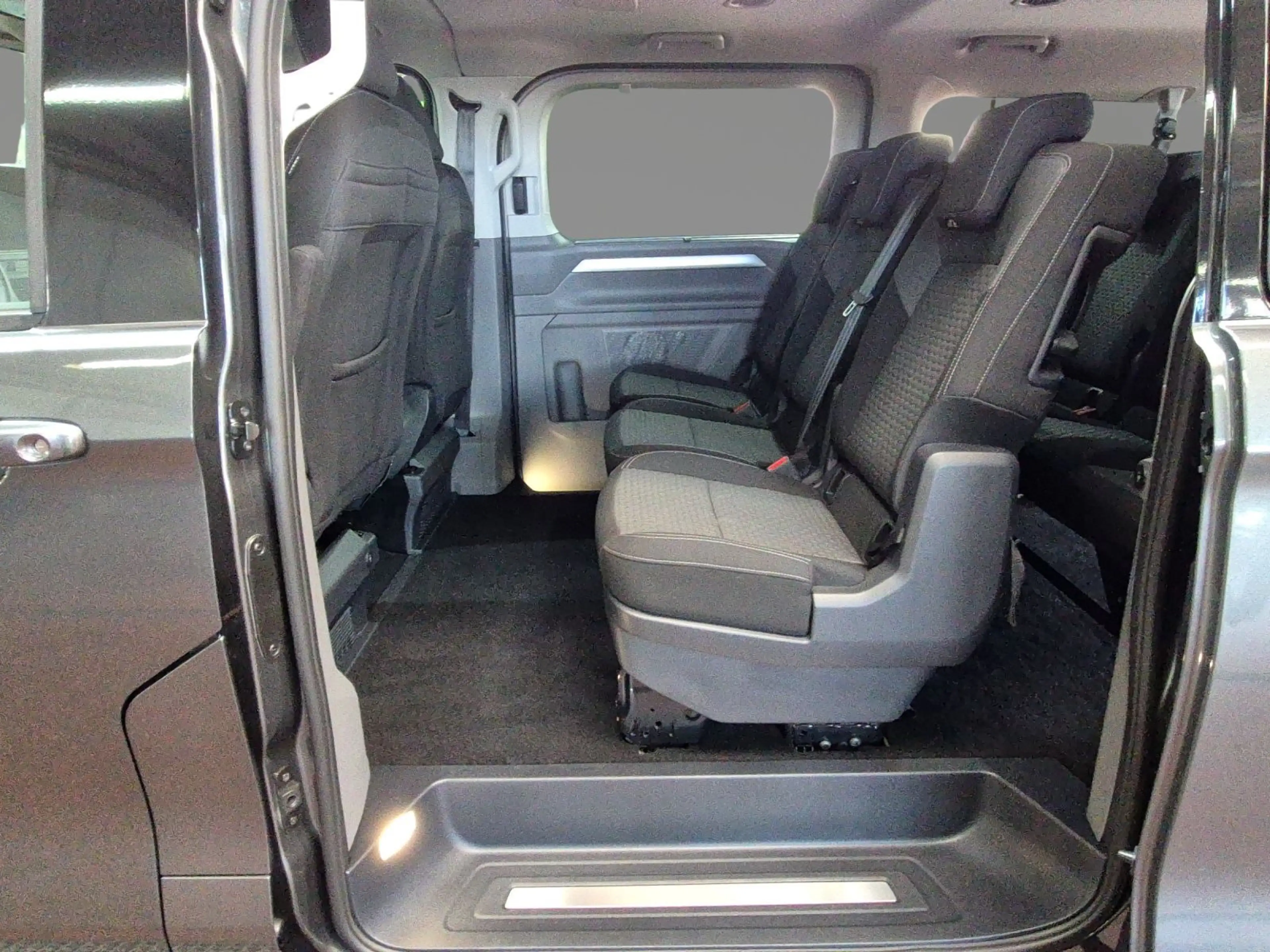 Volkswagen T7 Caravelle STYLE 2.0 TDI AUT LR AHK NAV IQ 8S — photo 10
