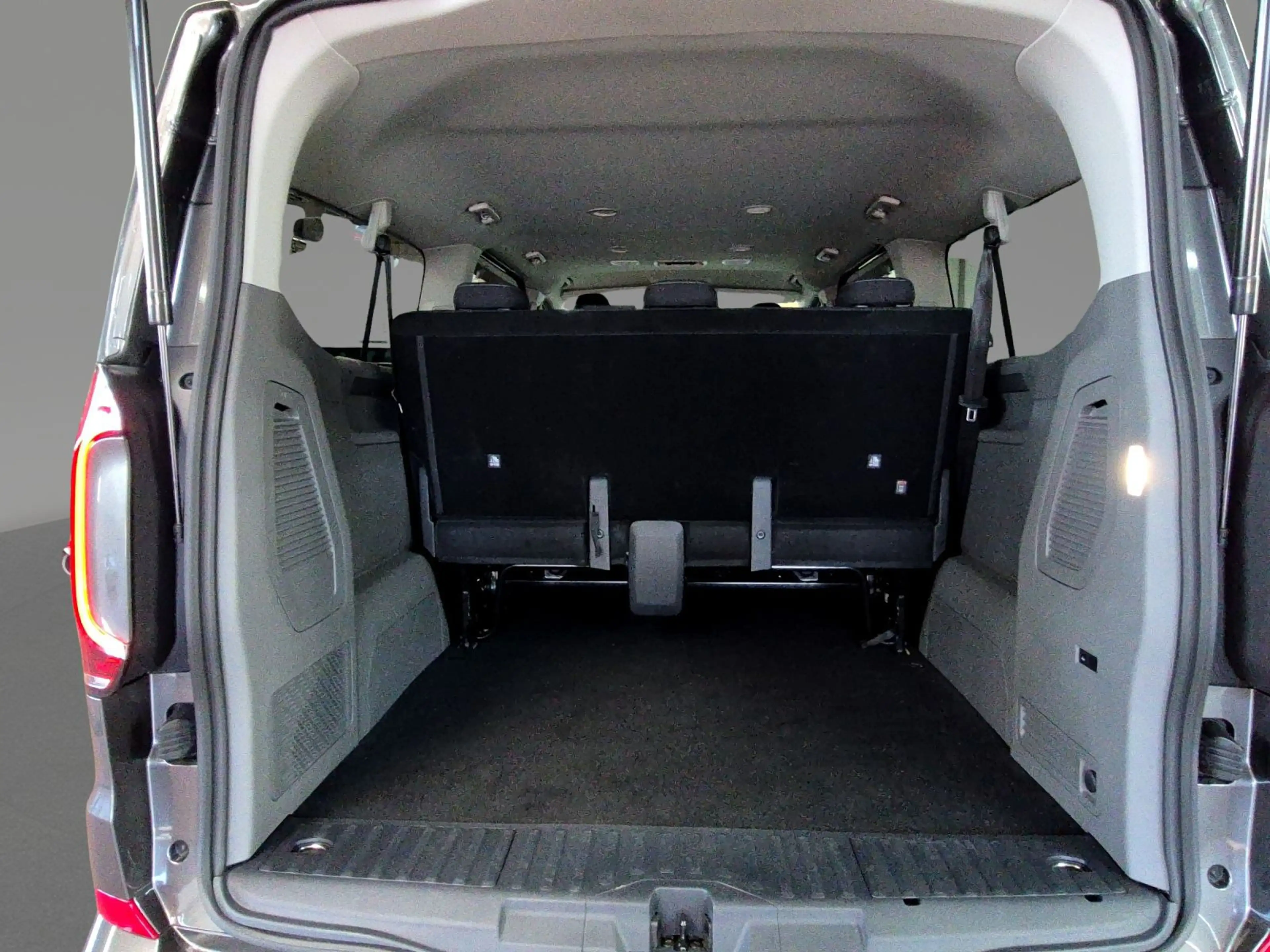 Volkswagen T7 Caravelle STYLE 2.0 TDI AUT LR AHK NAV IQ 8S — photo 7