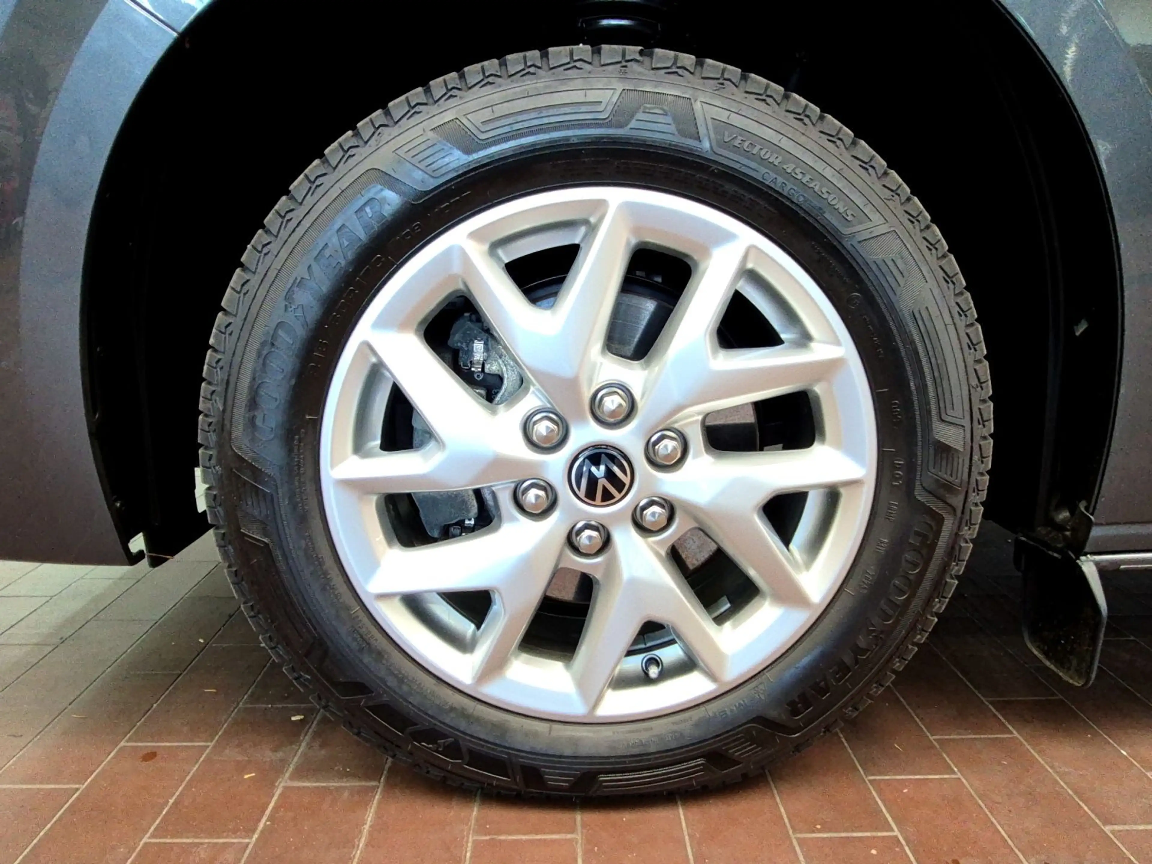 Volkswagen T7 Caravelle STYLE 2.0 TDI AUT LR AHK NAV IQ 8S — photo 14