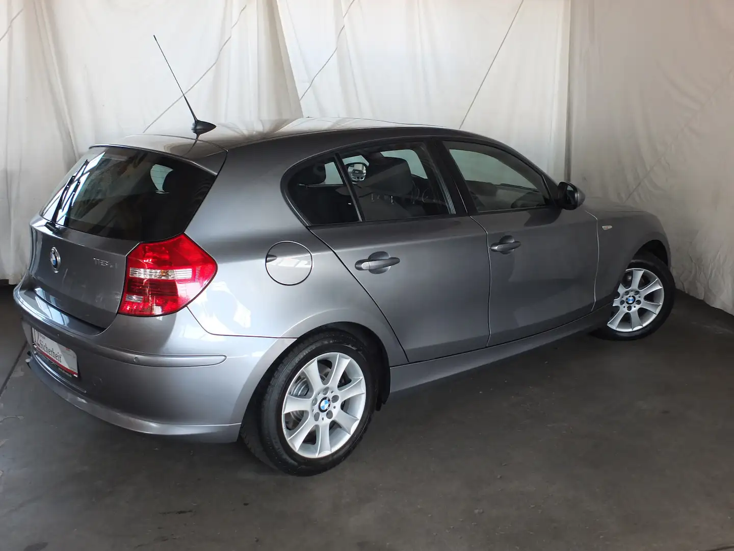 BMW 118 118D NAVI GLASDACH XENON MFL PDC SHZ LMF Grau - 2