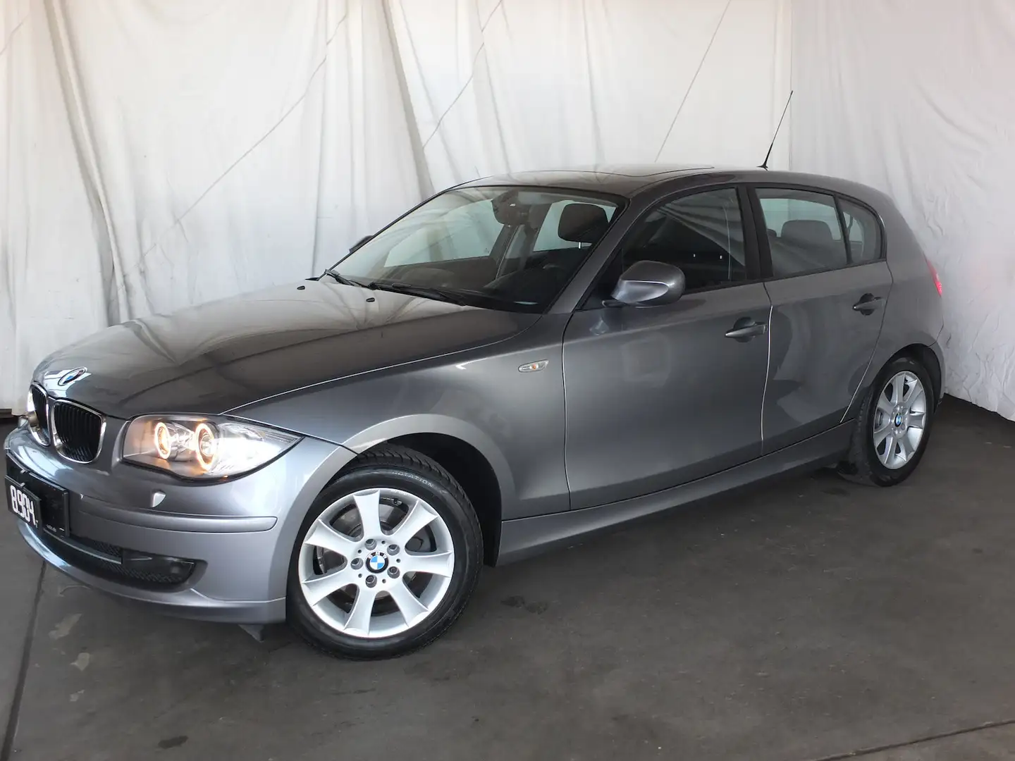BMW 118 118D NAVI GLASDACH XENON MFL PDC SHZ LMF Gris - 1