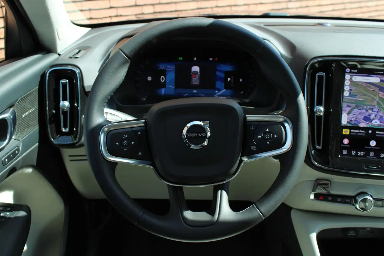Volvo XC40 2026
