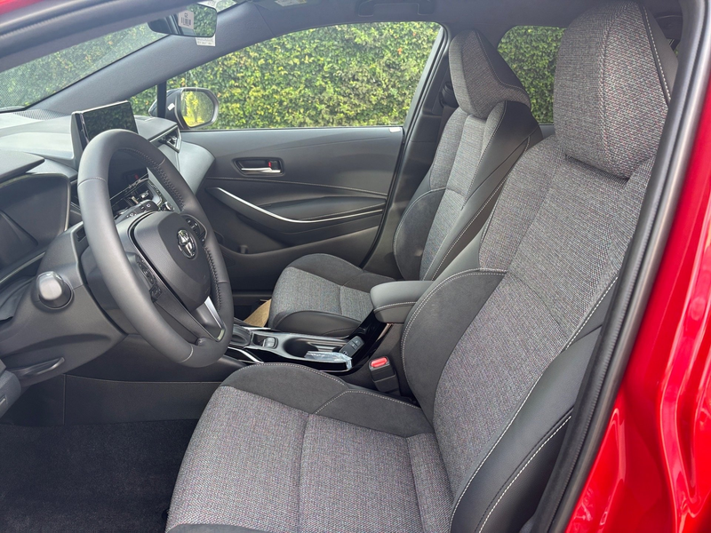 Toyota Corolla Touring Sports 1.8  Teamplayer ACC+LED — photo 14