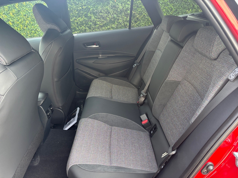 Toyota Corolla Touring Sports 1.8  Teamplayer ACC+LED — photo 15