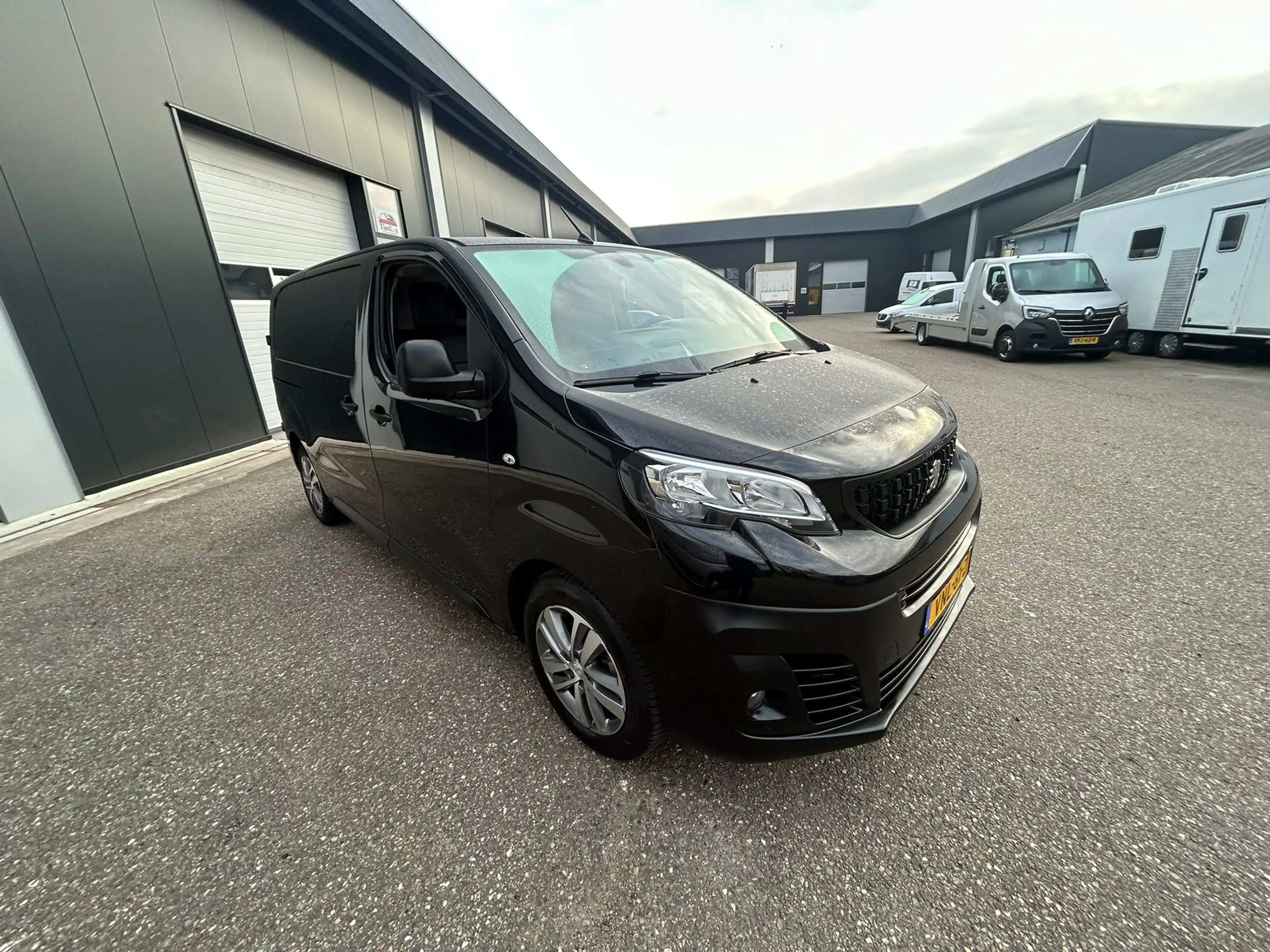 Peugeot e-Expert Standard Asphalt 50 kWh — photo 10