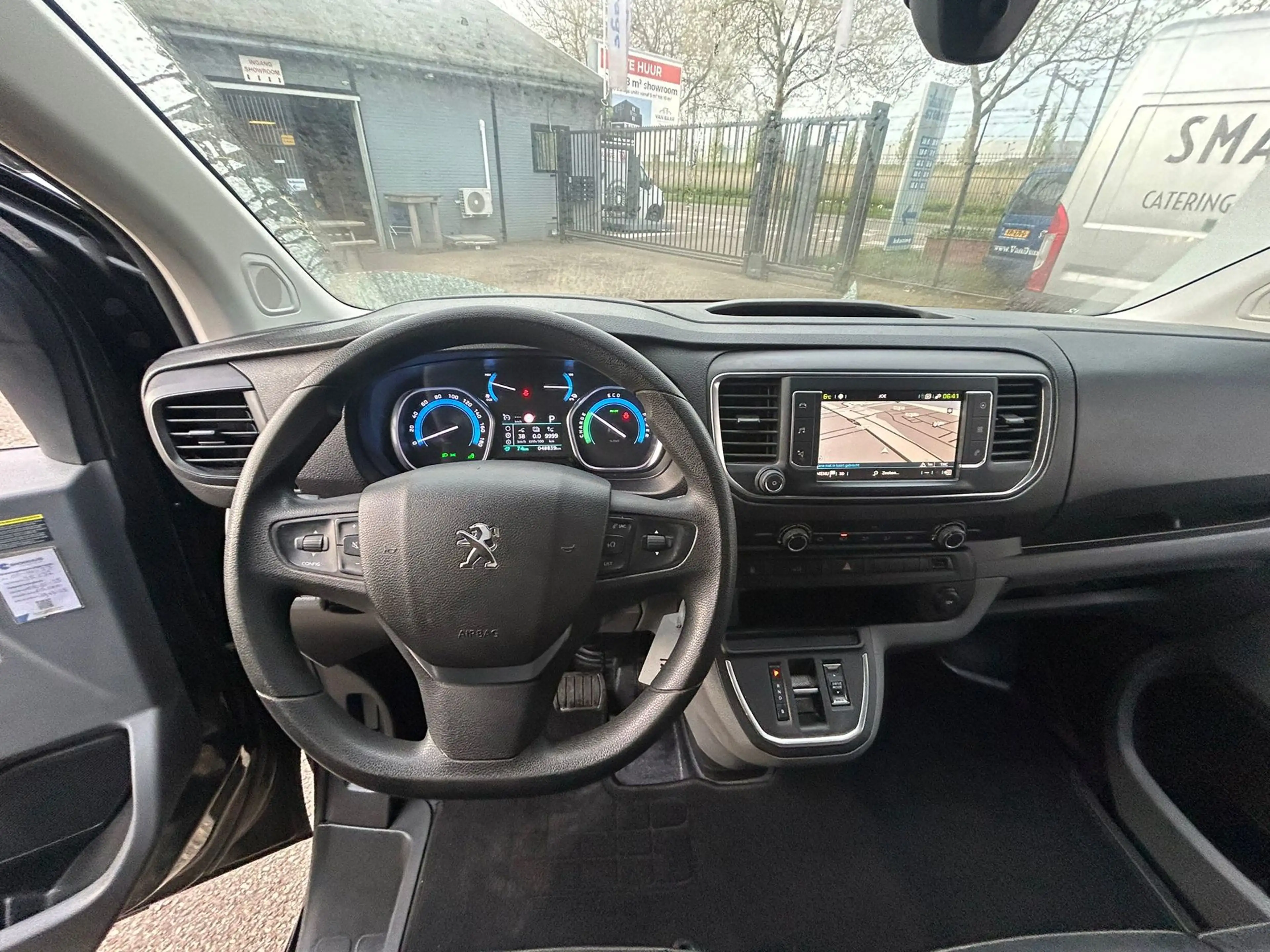 Peugeot e-Expert Standard Asphalt 50 kWh — photo 4