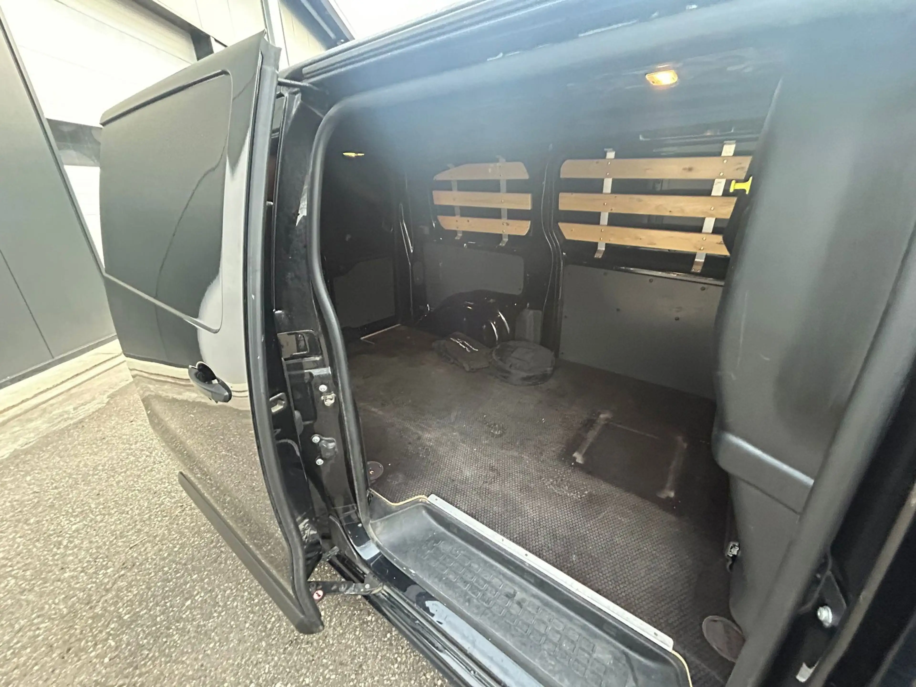 Peugeot e-Expert Standard Asphalt 50 kWh — photo 13