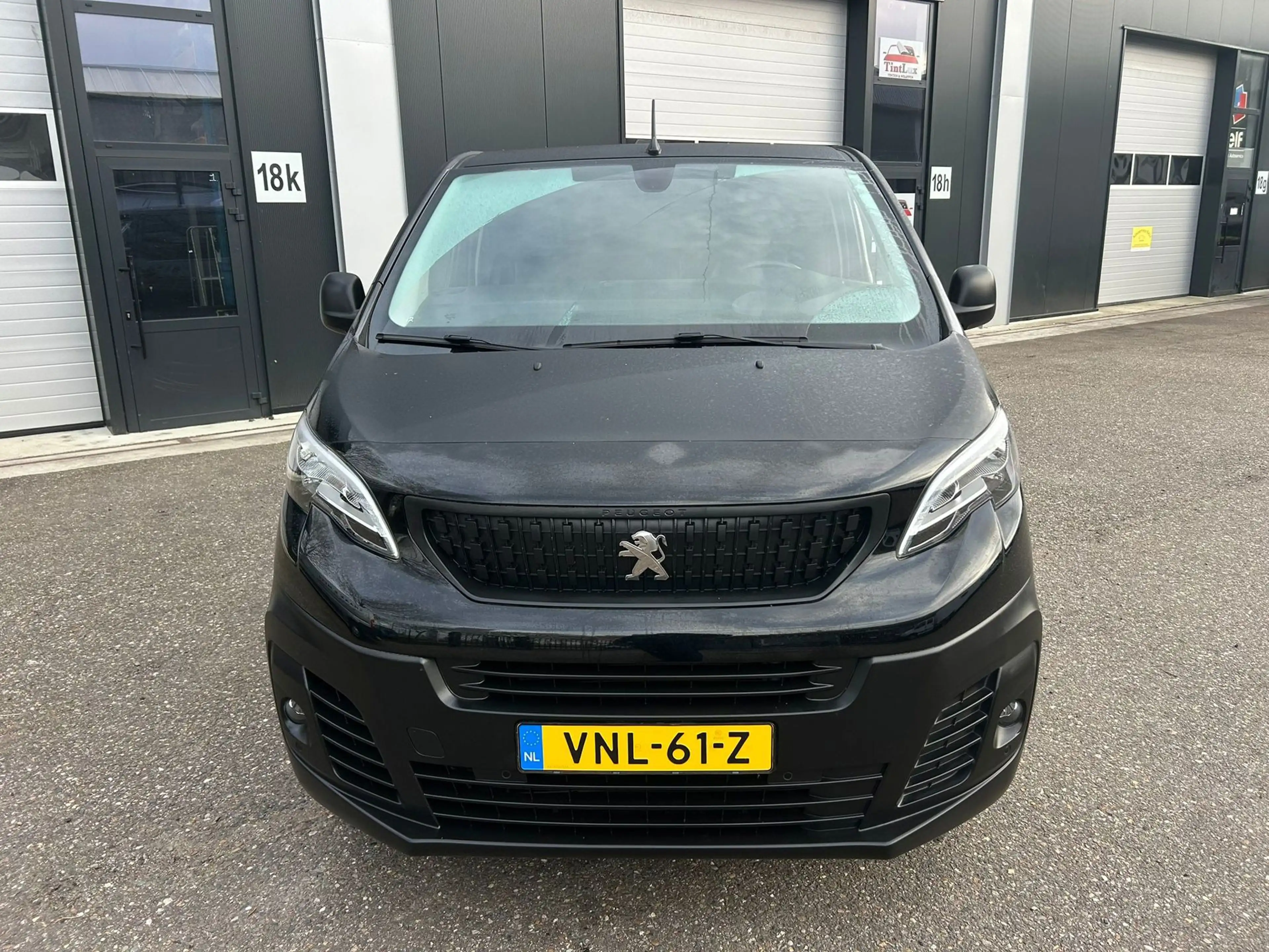 Peugeot e-Expert Standard Asphalt 50 kWh — photo 9