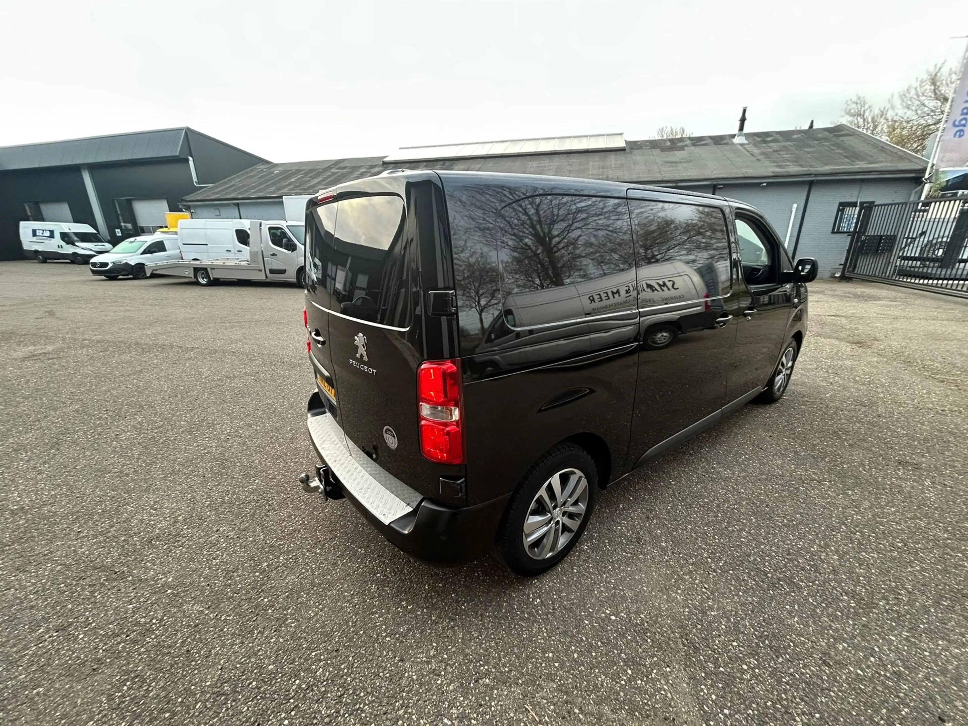 Peugeot e-Expert Standard Asphalt 50 kWh — photo 14