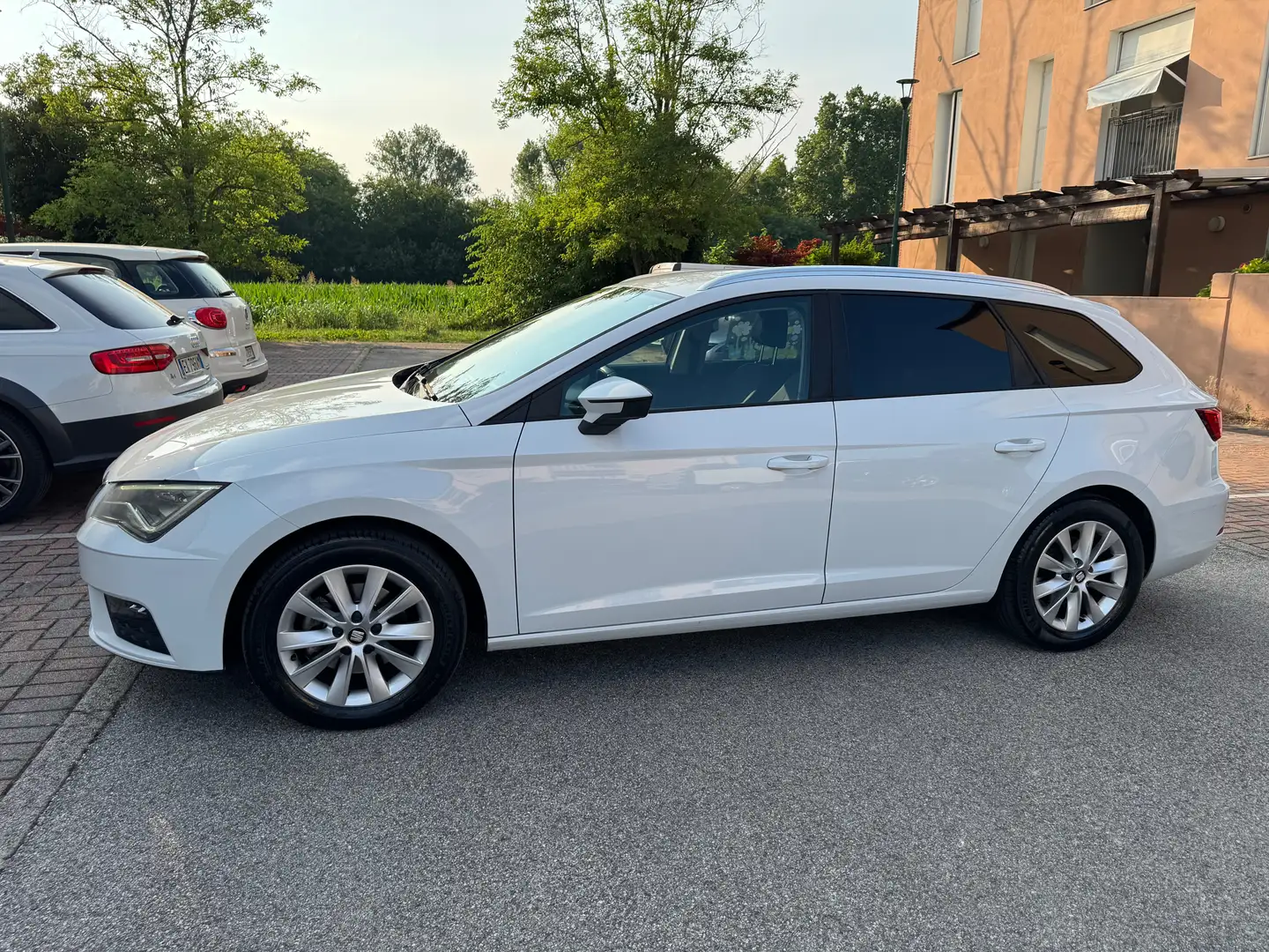 SEAT Leon Leon III 2017 STST 1.6 tdi Business High 115cv dsg Bianco - 1