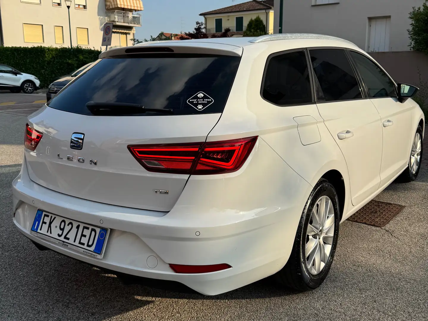 SEAT Leon Leon III 2017 STST 1.6 tdi Business High 115cv dsg Bianco - 2