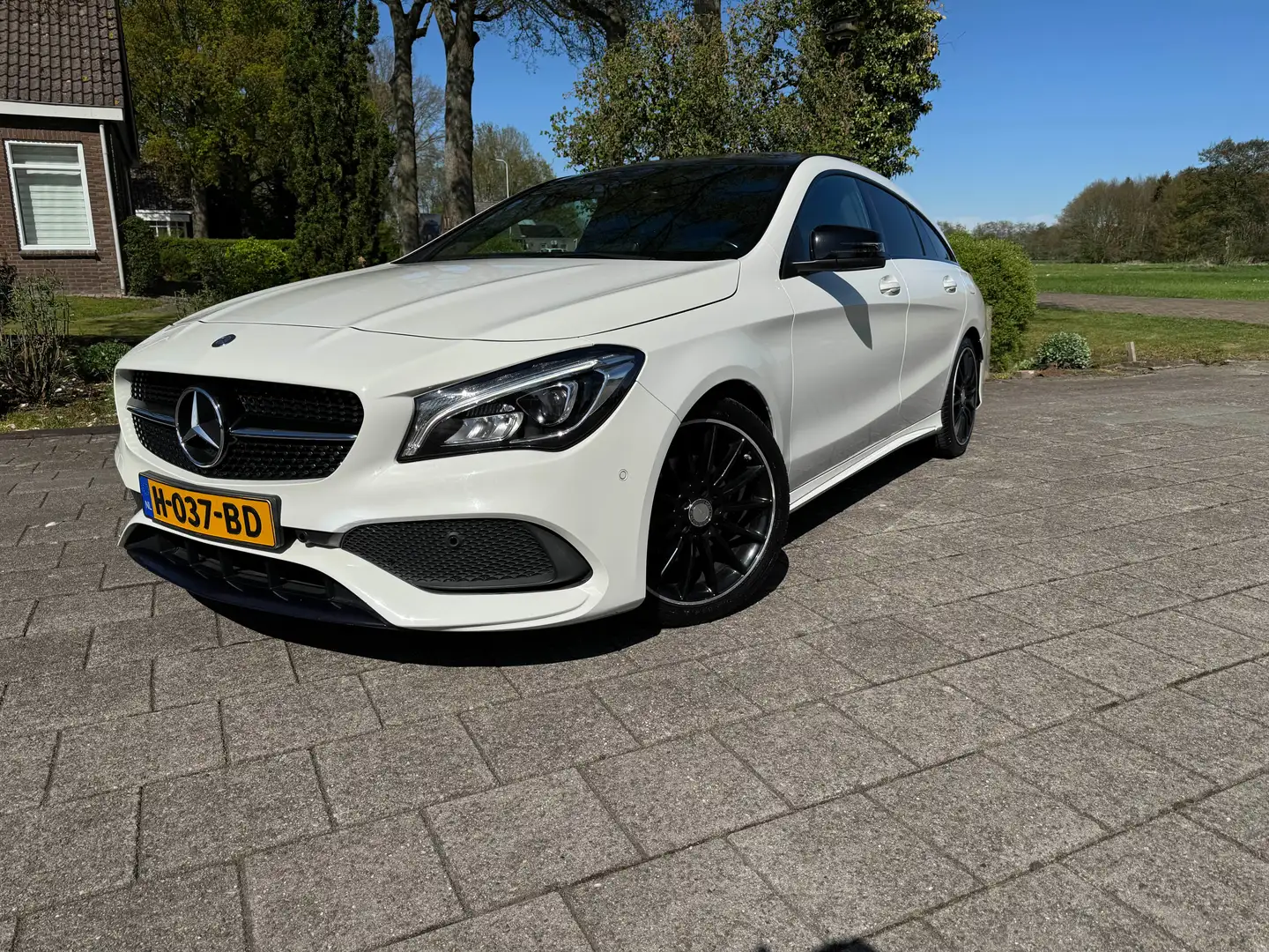 Mercedes-Benz CLA 180 Wit - 1
