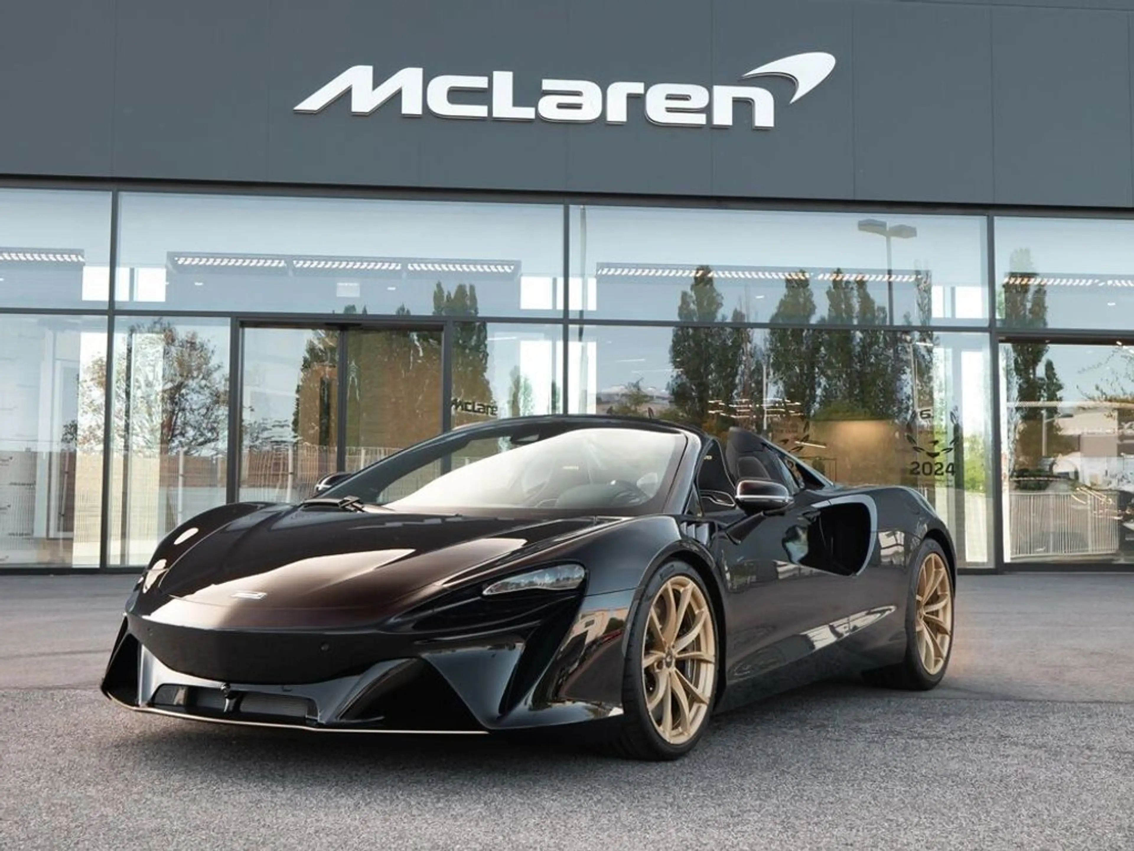 McLaren Artura Artura Spider / MSO Pack / F1 Drivers Signatures — photo 3