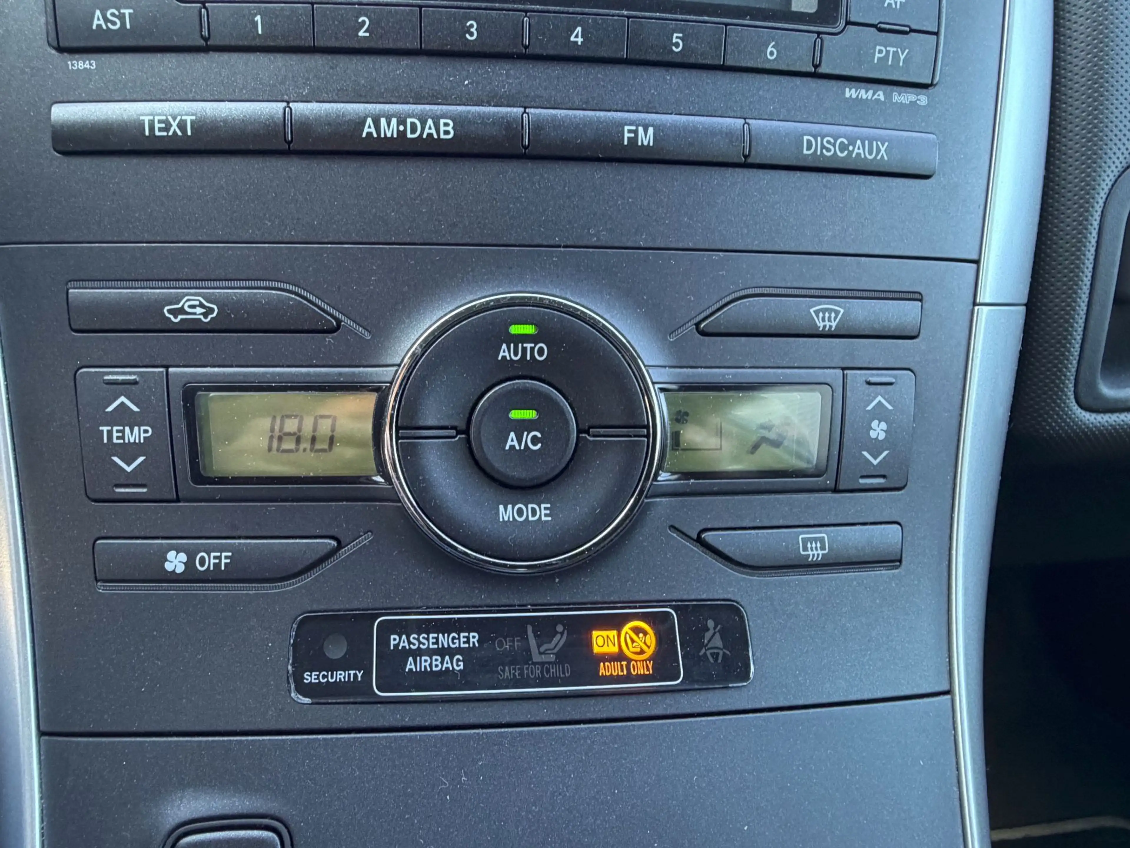 Toyota Auris 1.8 (Hybrid) Life — photo 14