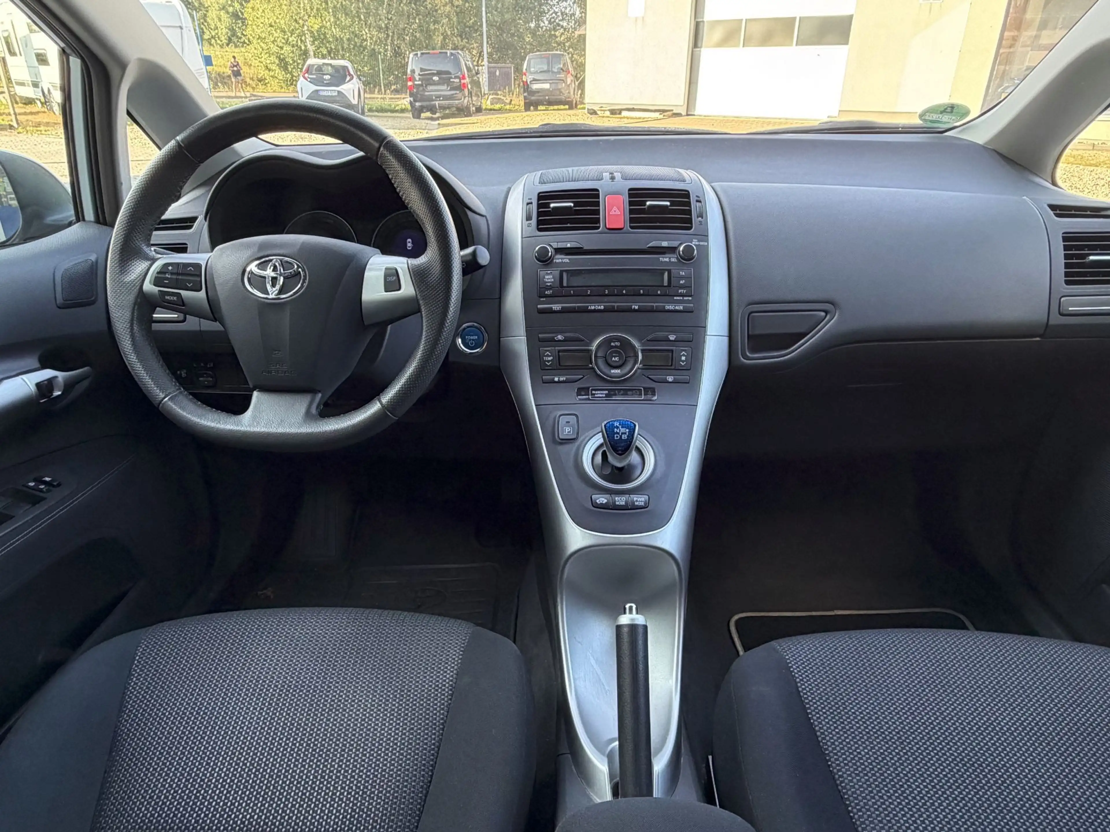 Toyota Auris 1.8 (Hybrid) Life — photo 9