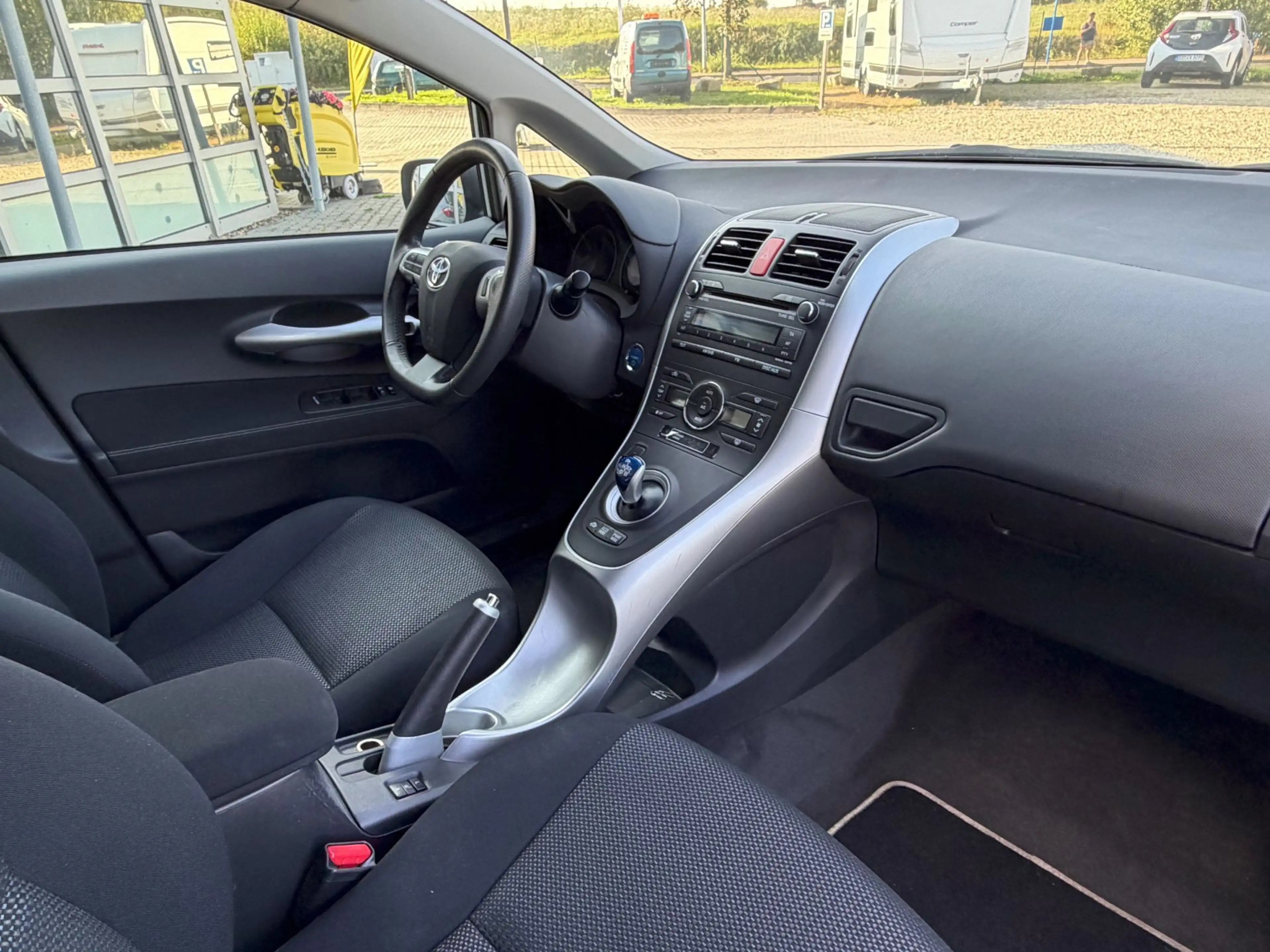 Toyota Auris 1.8 (Hybrid) Life — photo 10