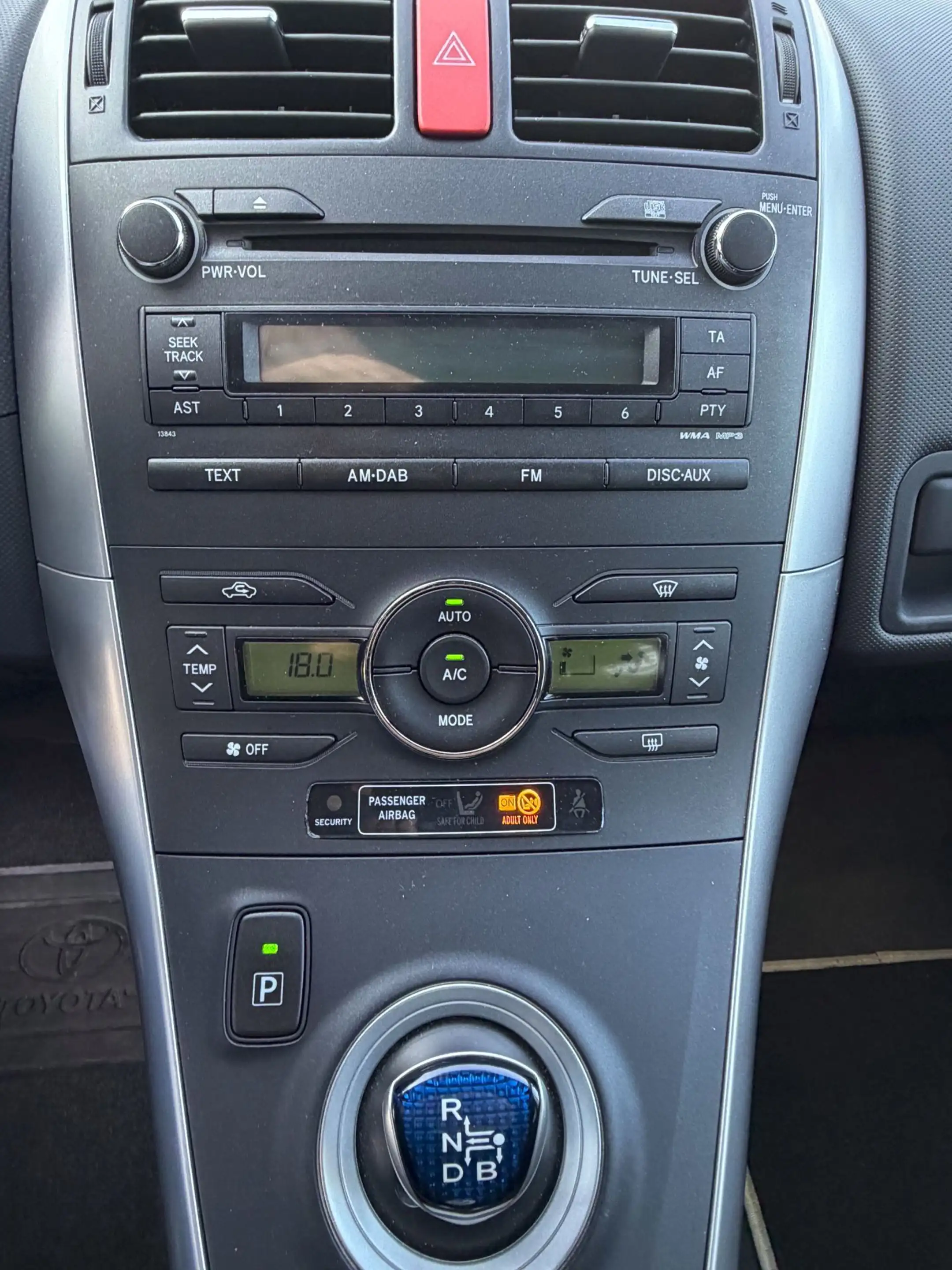 Toyota Auris 1.8 (Hybrid) Life — photo 16
