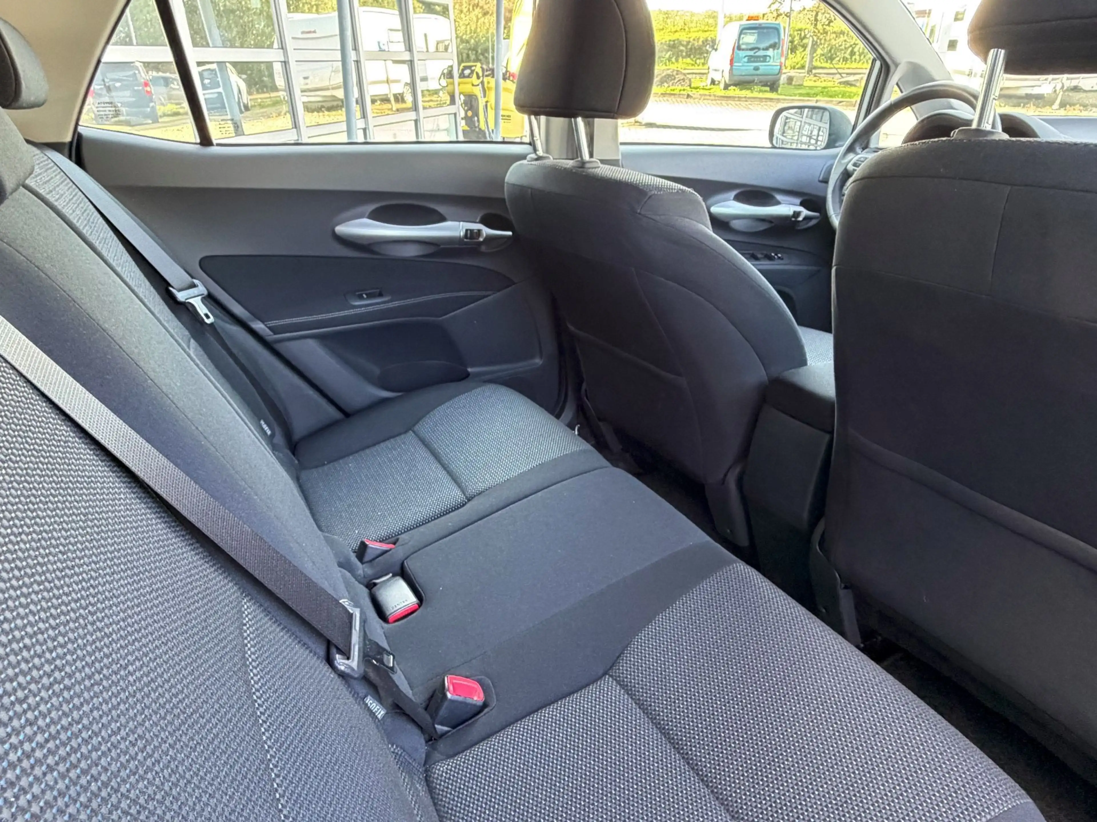 Toyota Auris 1.8 (Hybrid) Life — photo 8