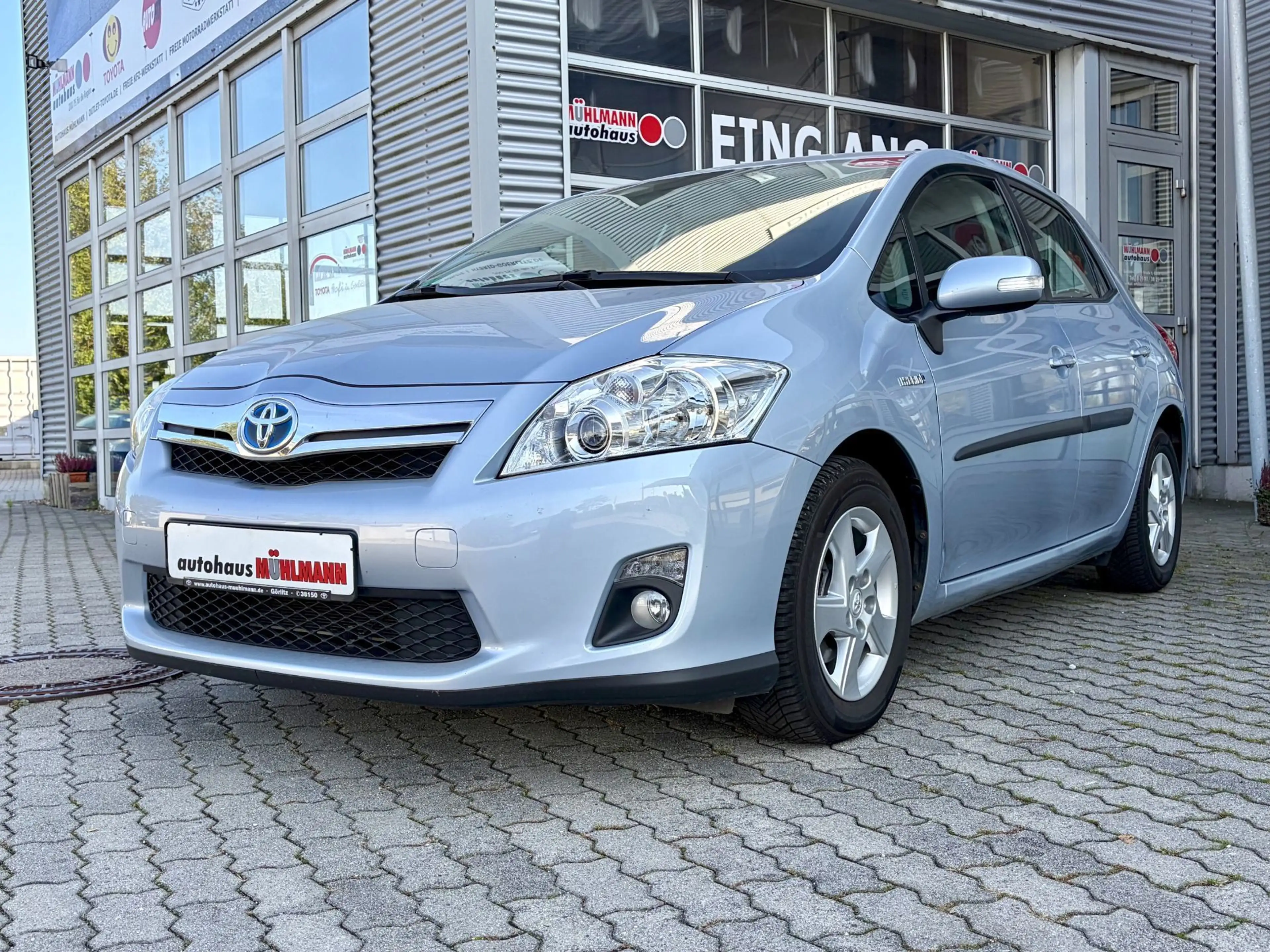 Toyota Auris 1.8 (Hybrid) Life — photo 3
