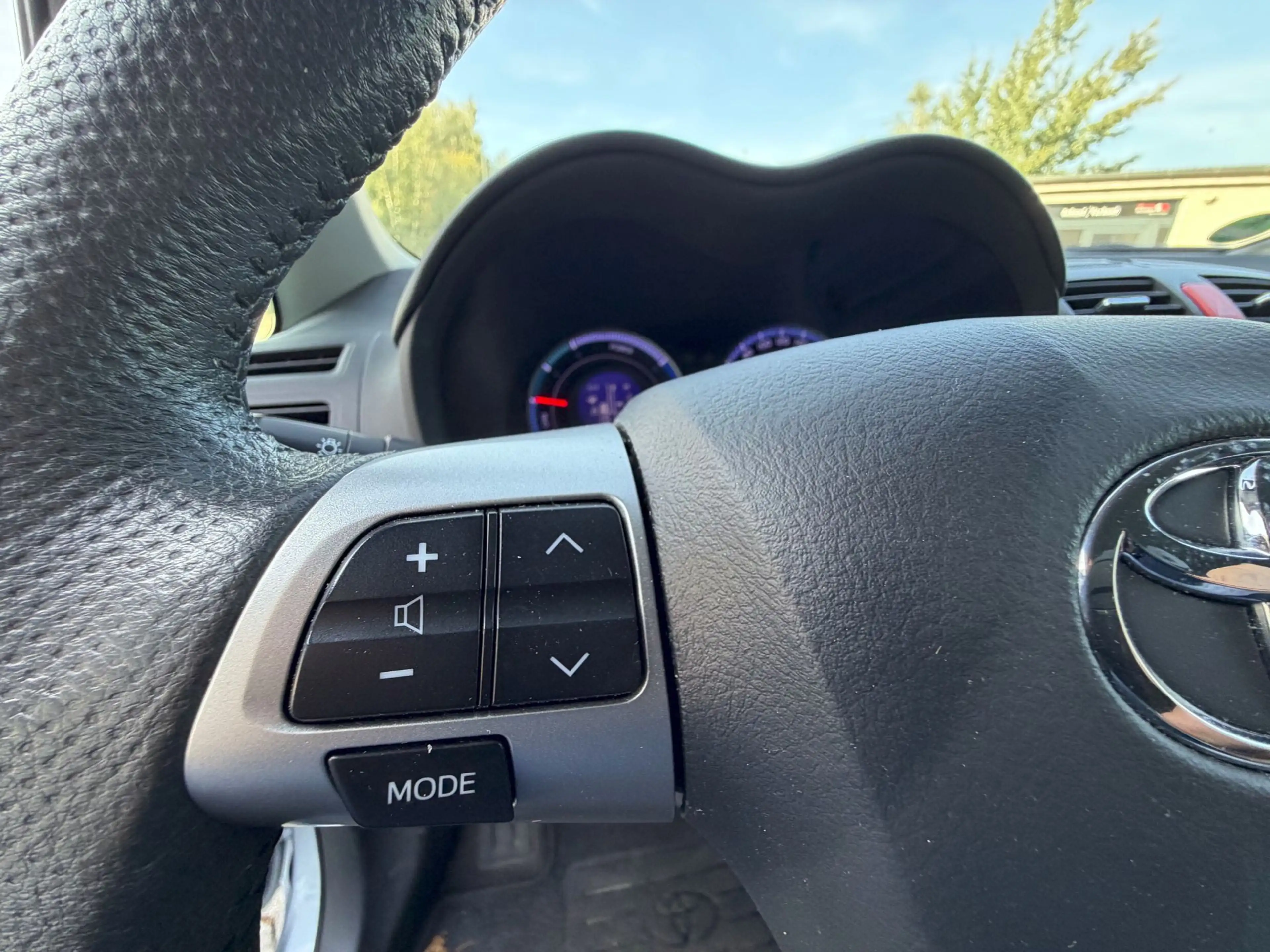 Toyota Auris 1.8 (Hybrid) Life — photo 19