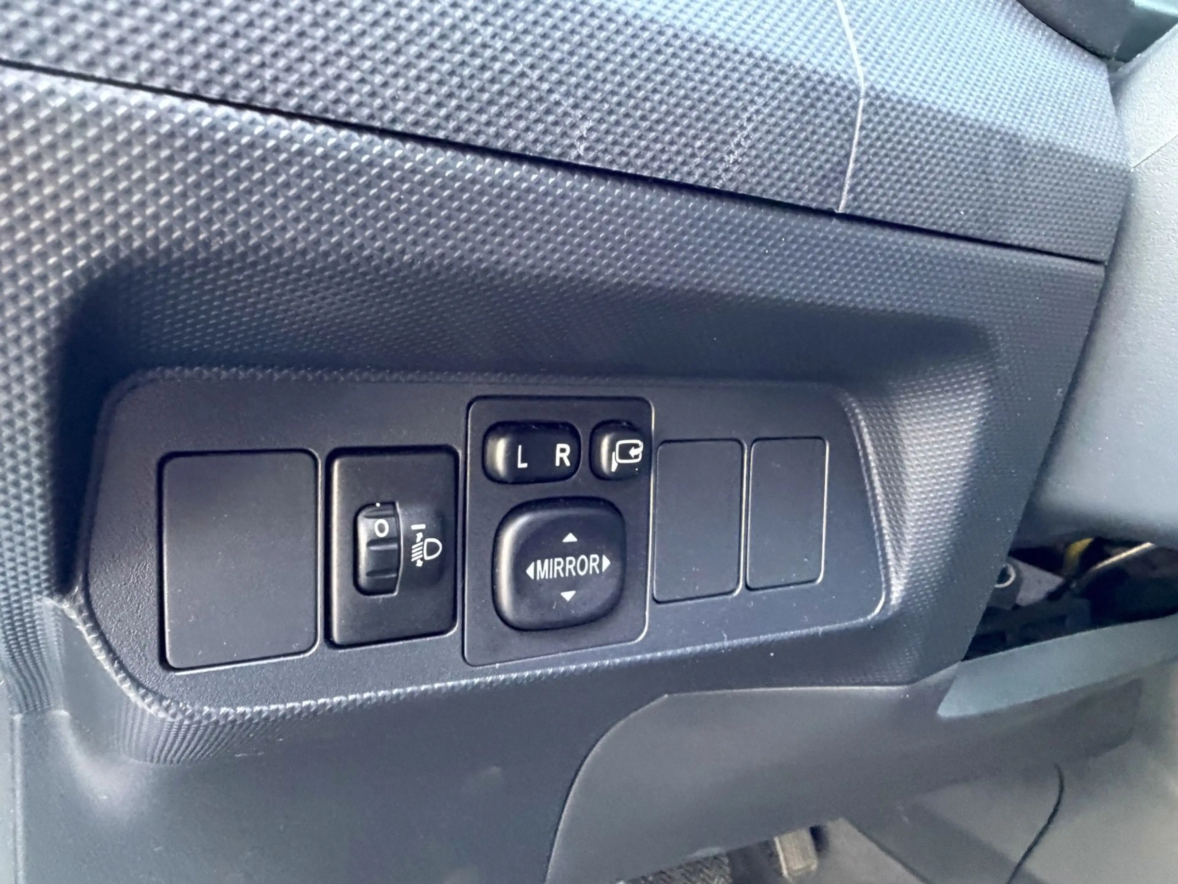 Toyota Auris 1.8 (Hybrid) Life — photo 12