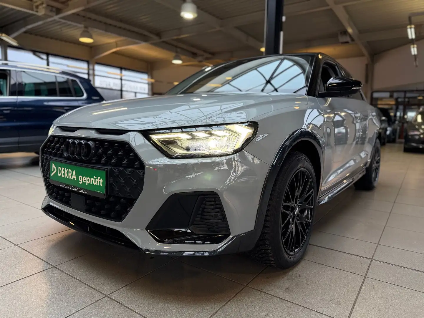 Audi A1 citycarver 35 TFSI Dachkantenspoiler S-line Grau - 1