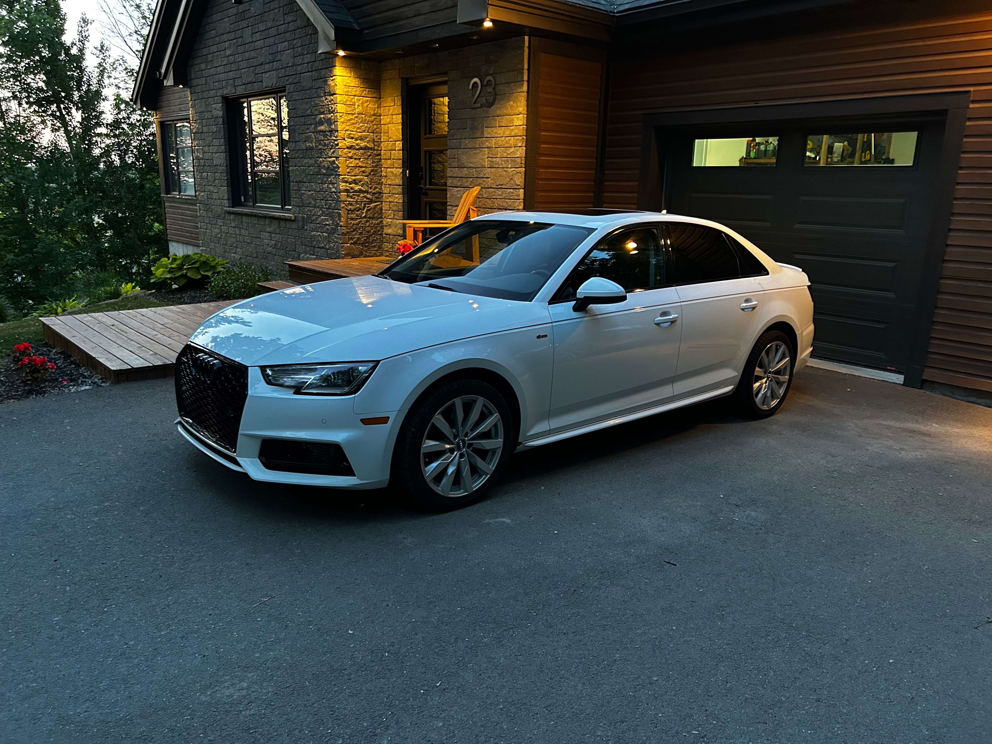 2018 Audi A4 Komfort alt 3