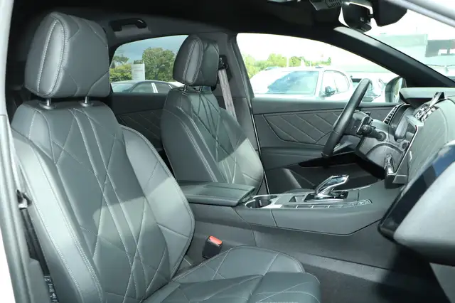 DS Automobiles DS 7 Crossback view 5