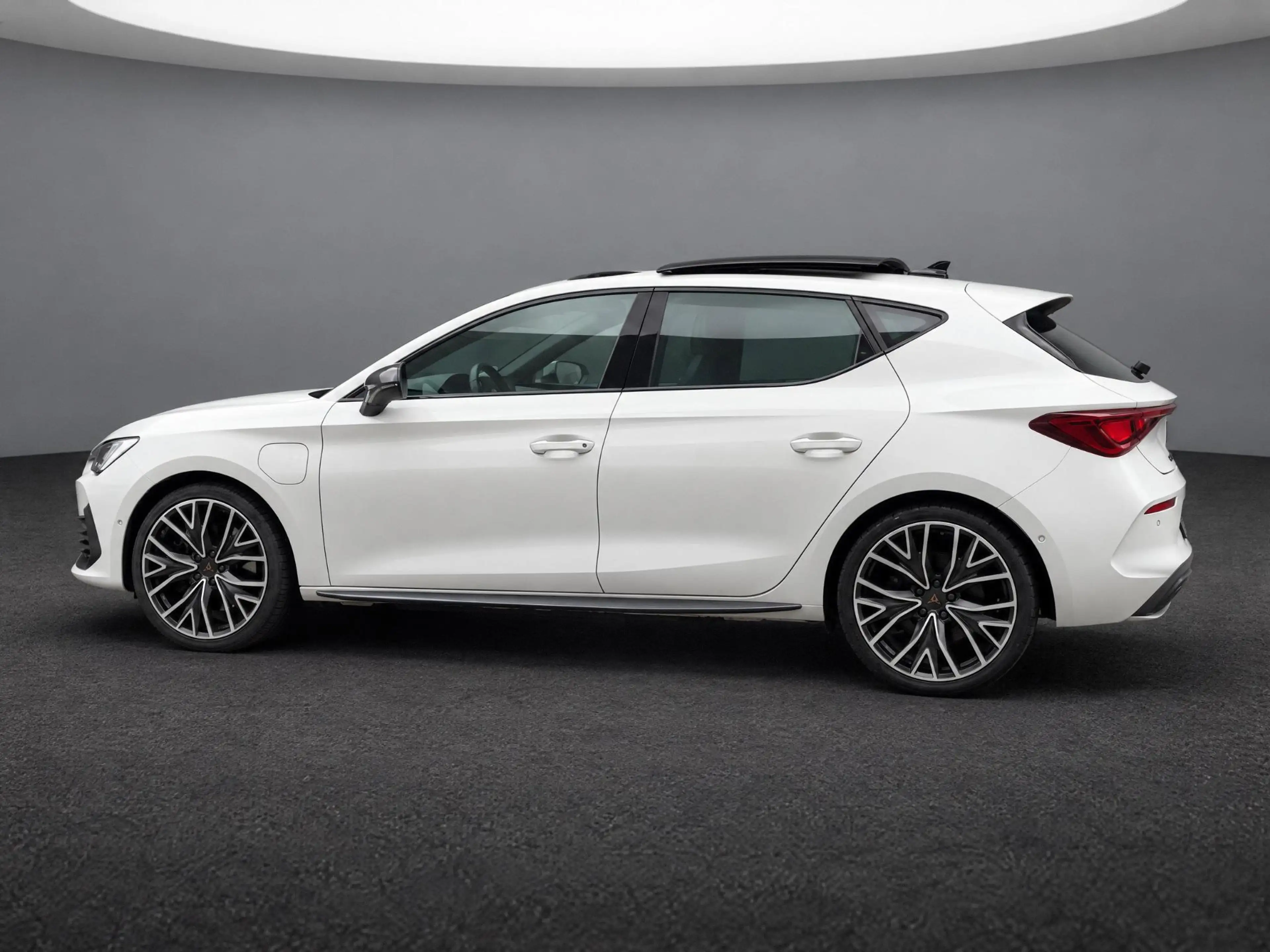 CUPRA Leon 1.4 TSI 245pk DSG eHybrid VZ Business · Camera · P — photo 4