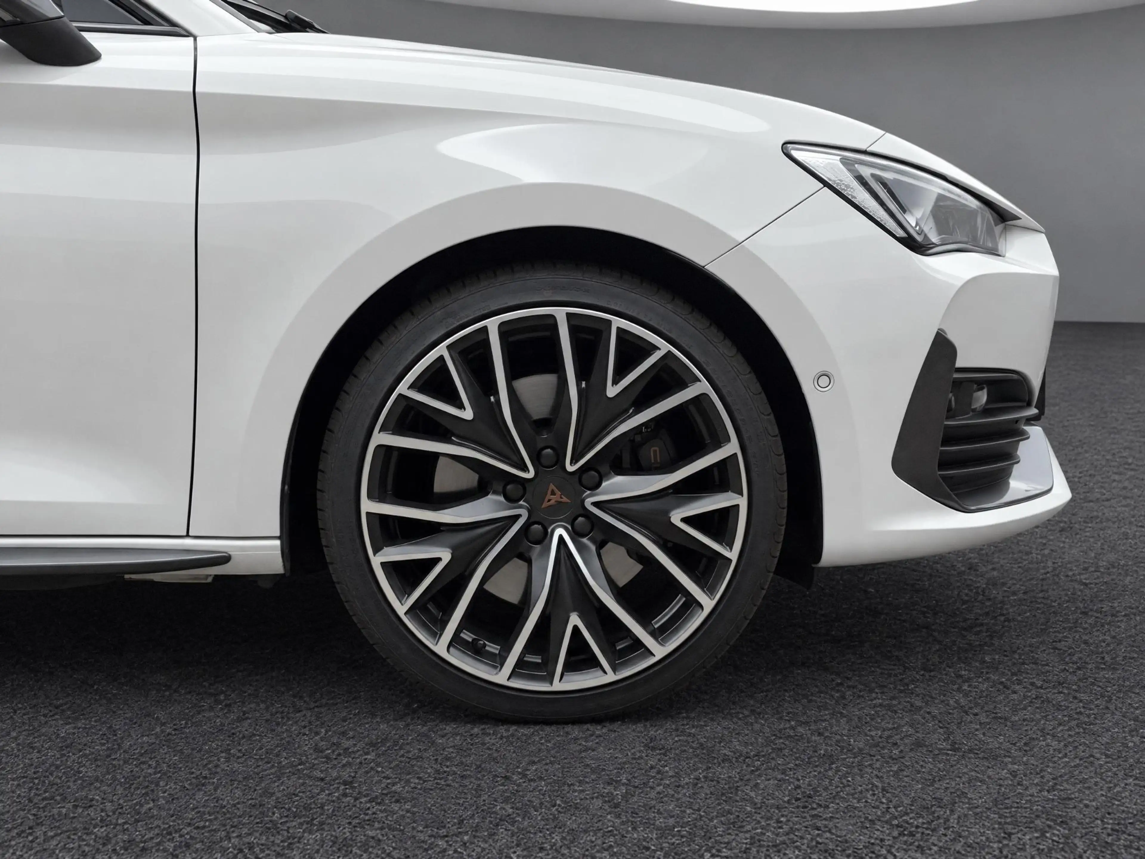 CUPRA Leon 1.4 TSI 245pk DSG eHybrid VZ Business · Camera · P — photo 8