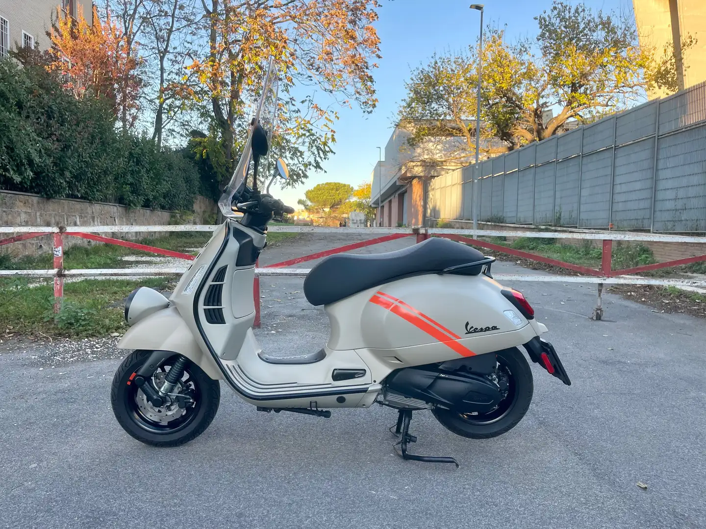 Piaggio GTS 300 VESPA GTV 300 Бежевий - 2