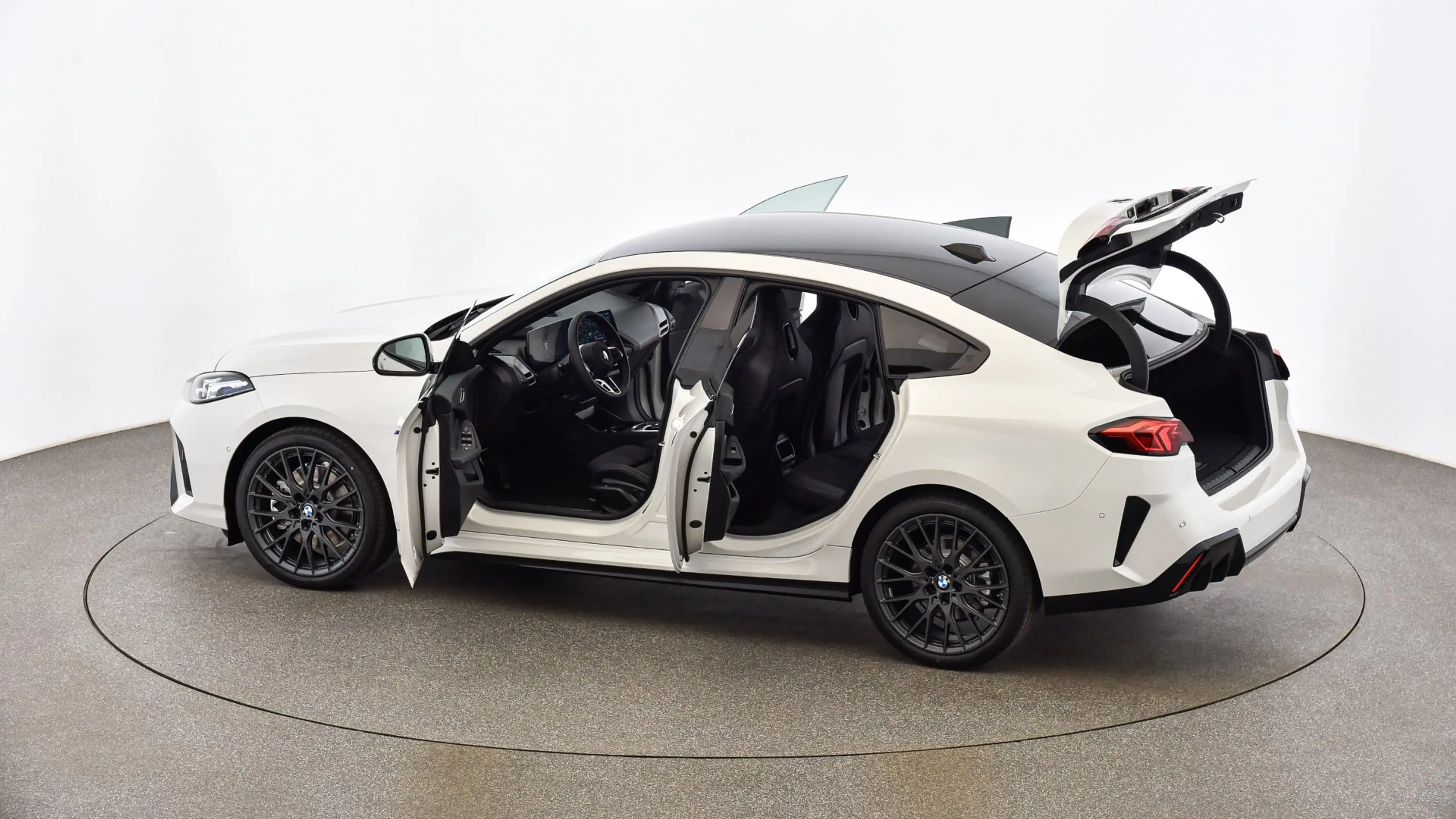 BMW 223 i xDrive — photo 5