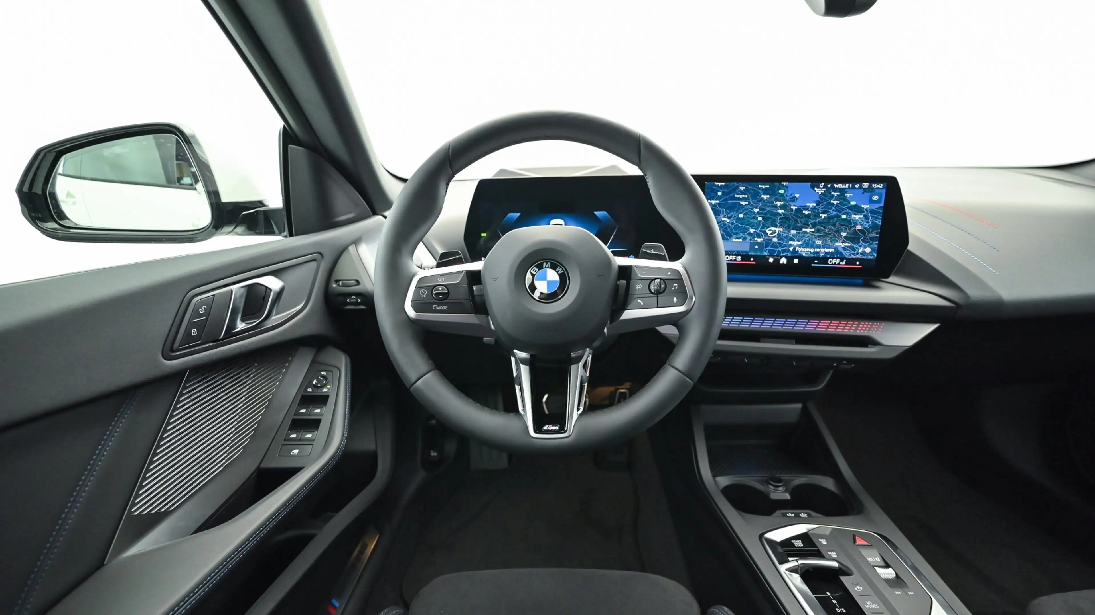BMW 223 i xDrive — photo 9