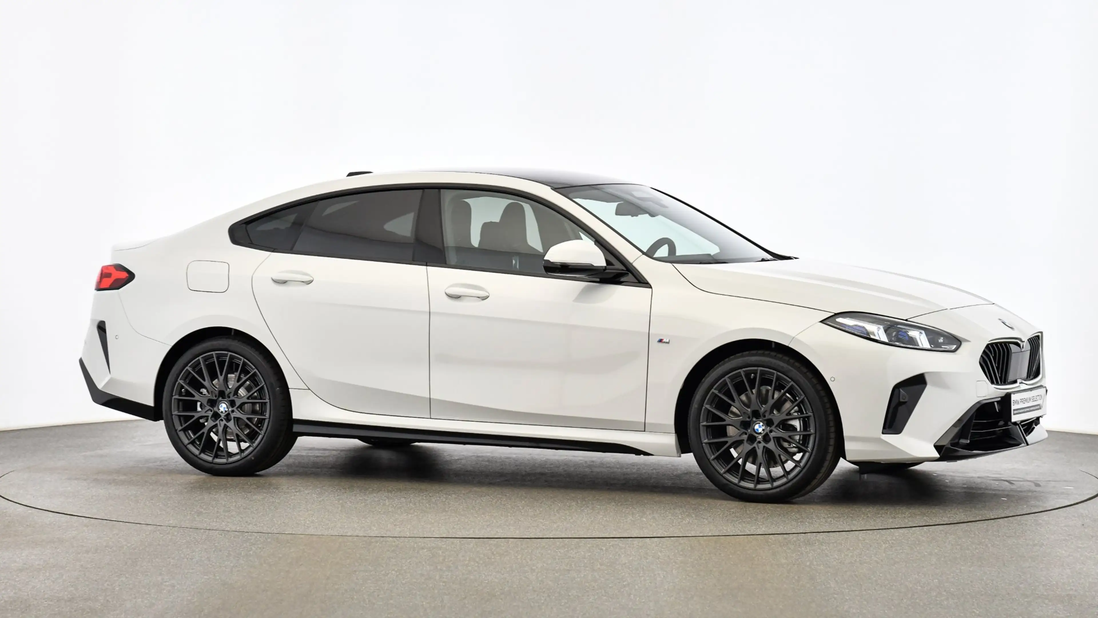 BMW 223 i xDrive — photo 4