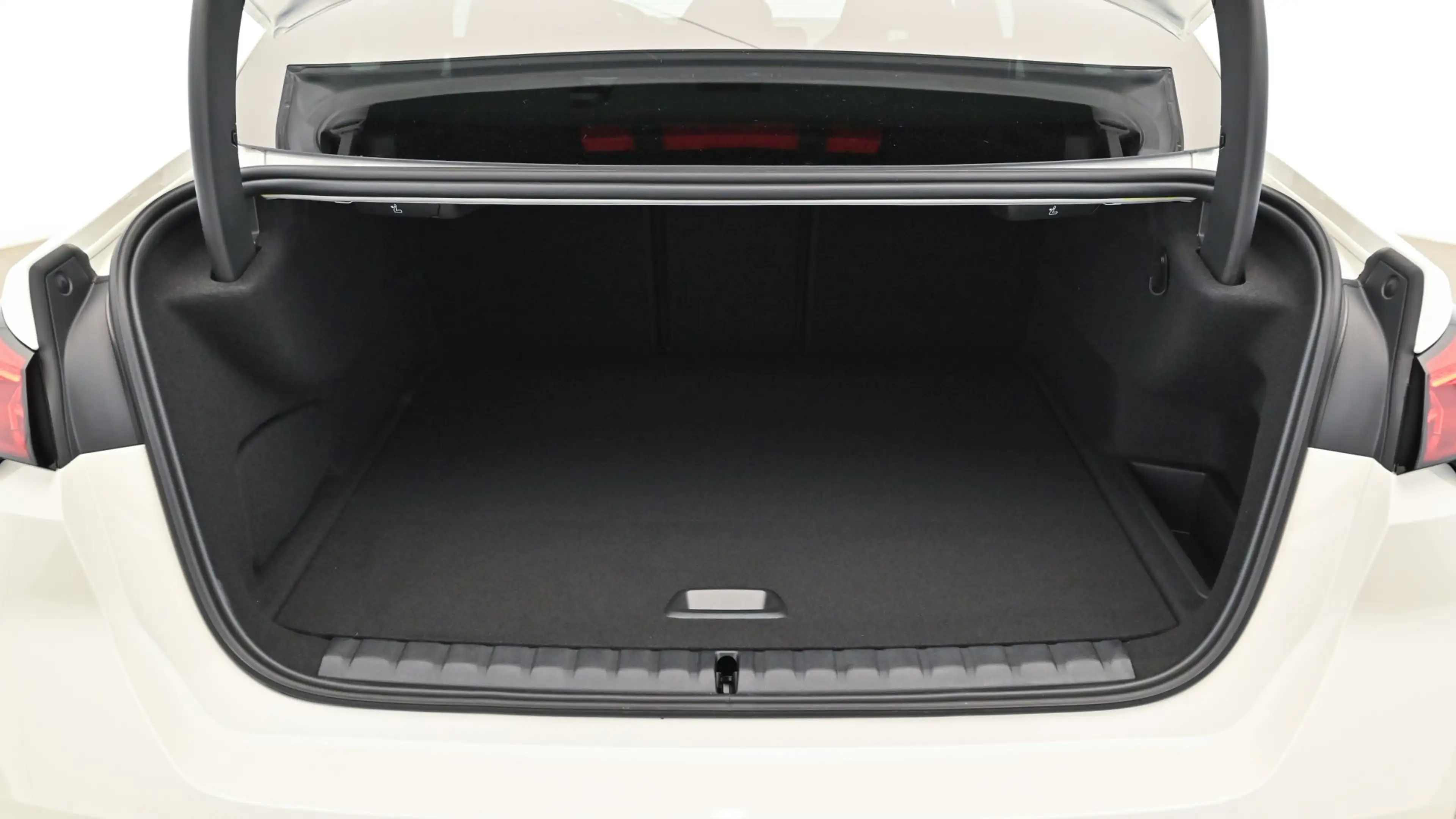 BMW 223 i xDrive — photo 6