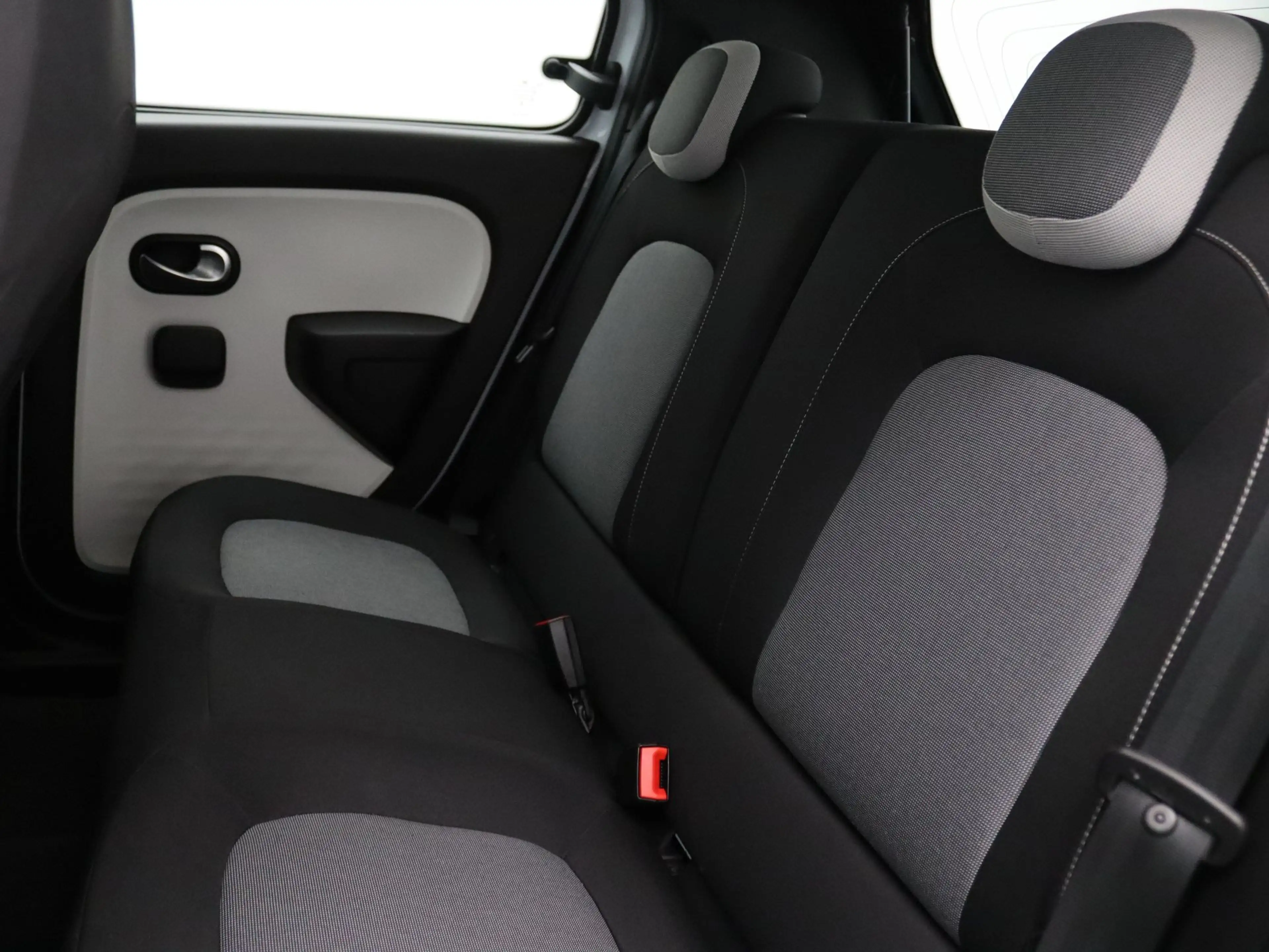 Renault Twingo Z.E. R80 E-Tech Equilibre 22 kWh Apple Carplay/And — photo 22