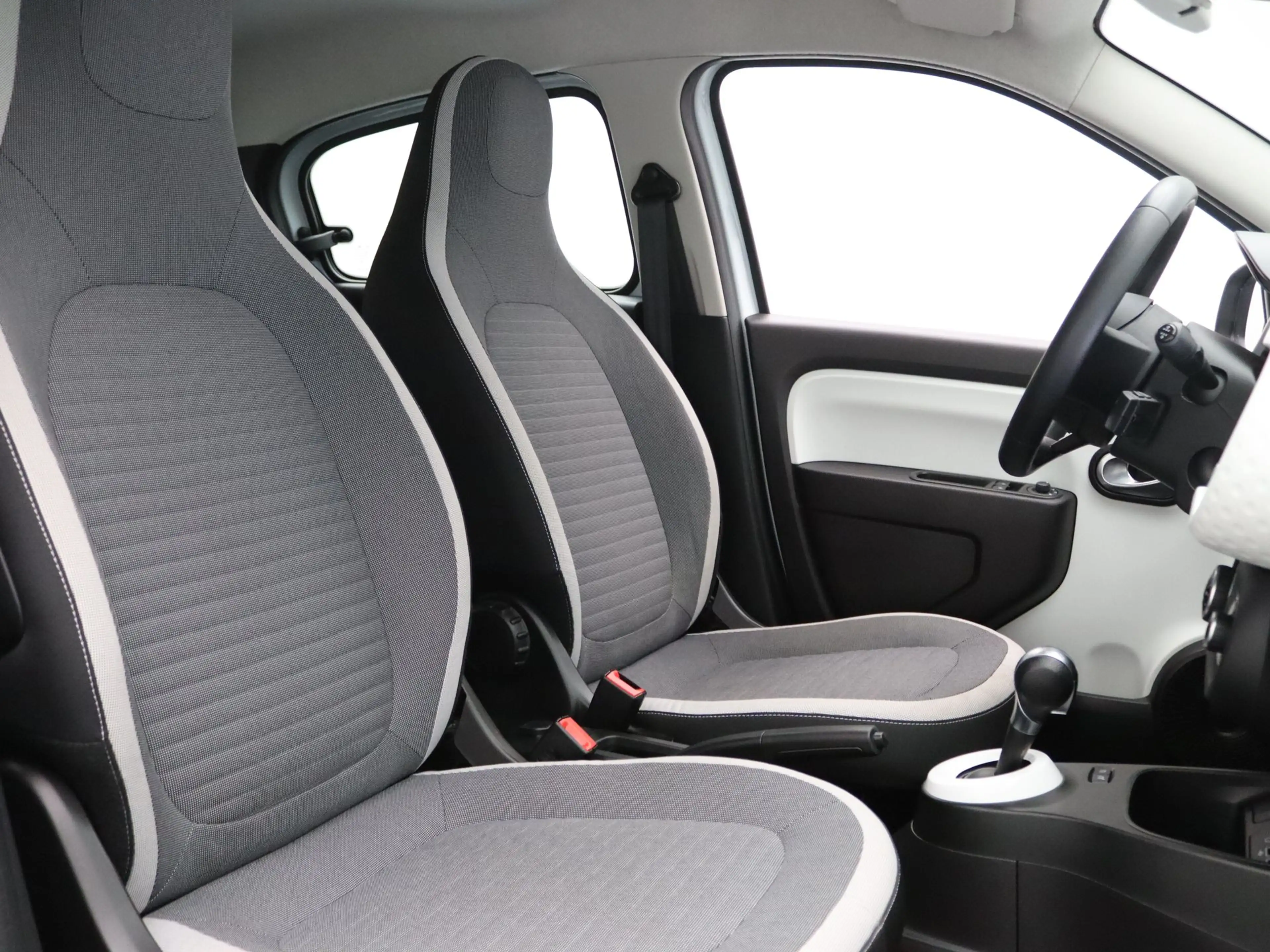 Renault Twingo Z.E. R80 E-Tech Equilibre 22 kWh Apple Carplay/And — photo 29