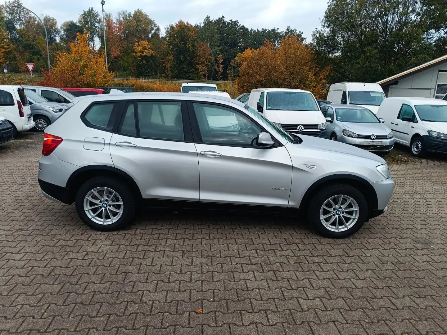 BMW X3 sDrive 18 d Silber - 2