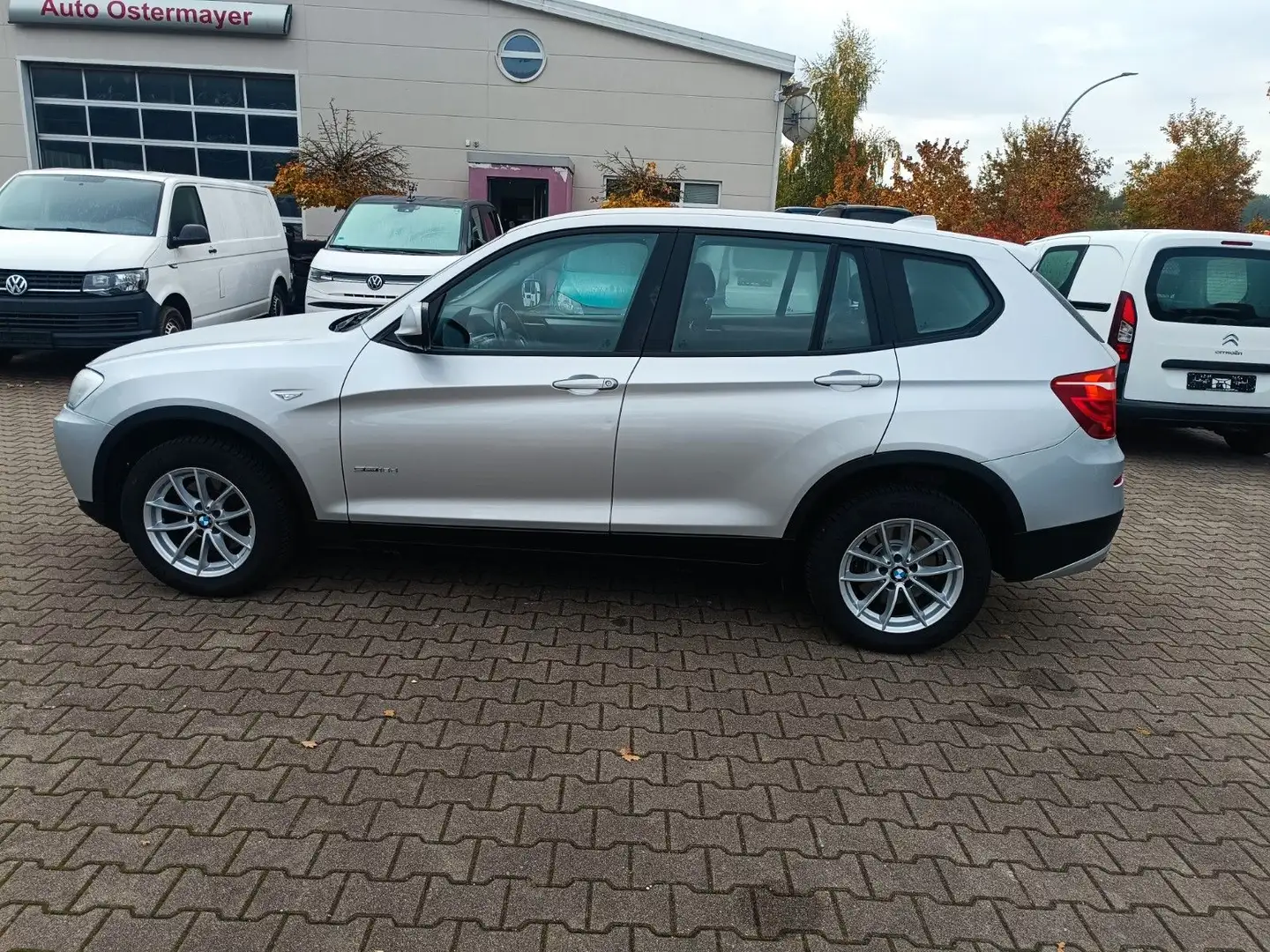 BMW X3 sDrive 18 d Silber - 1
