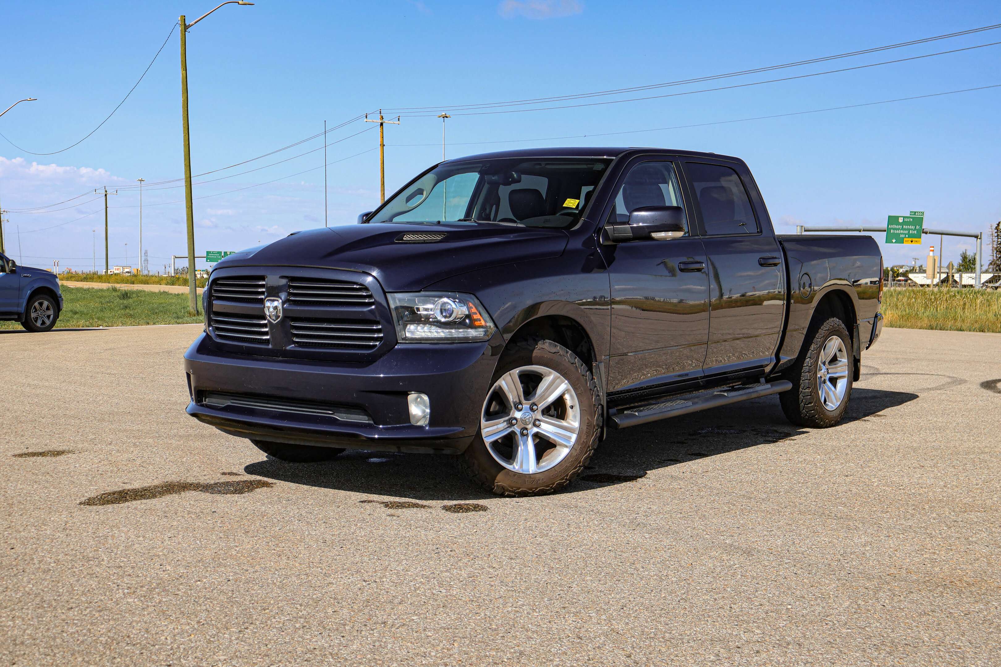 2017 RAM 1500 SPORT CREWCAB 4X4 LEATHER SUNROOF LOW KMS
