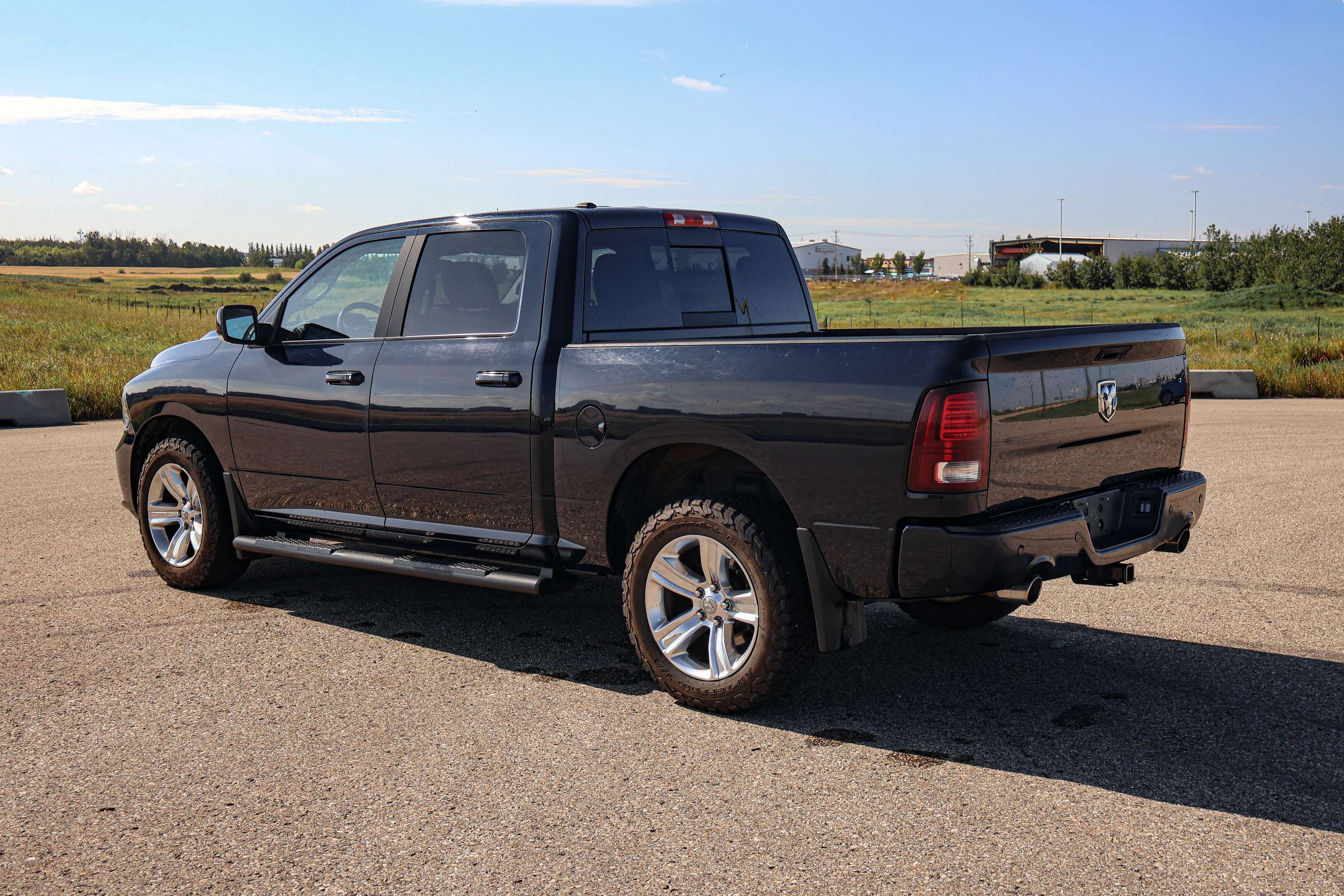 2017 RAM 1500 SPORT CREWCAB 4X4 LEATHER SUNROOF LOW KMS — снимка 1