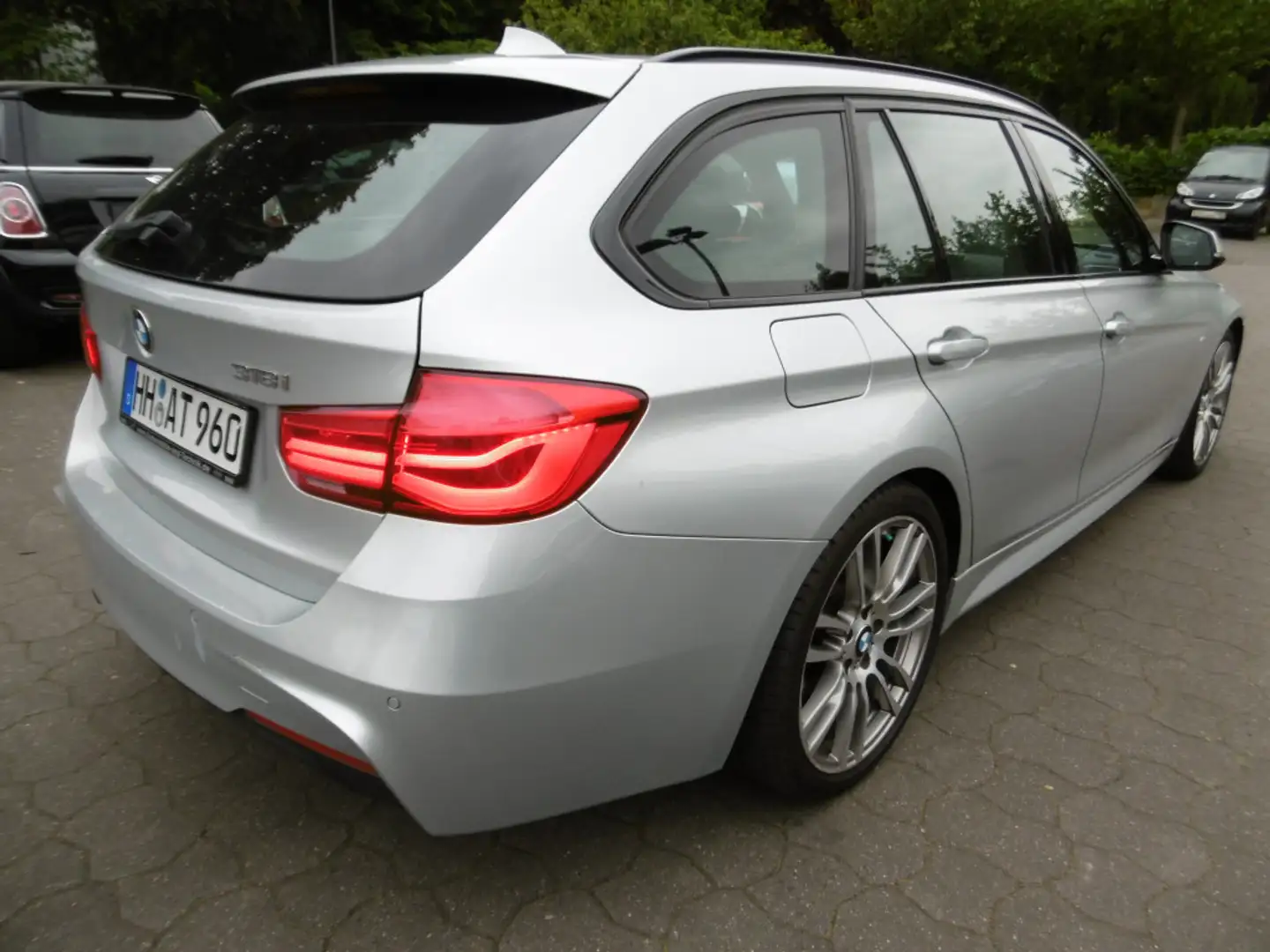 BMW 318 Touring Aut. M-Sportpaket Nav LED Hifi PDC Plateado - 2