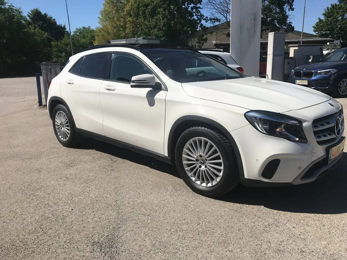 Mercedes-Benz GLA 180 GLA 180d Aut. /Panoramadach Weiß - 2