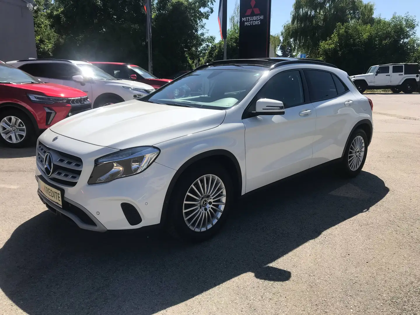 Mercedes-Benz GLA 180 GLA 180d Aut. /Panoramadach Weiß - 1