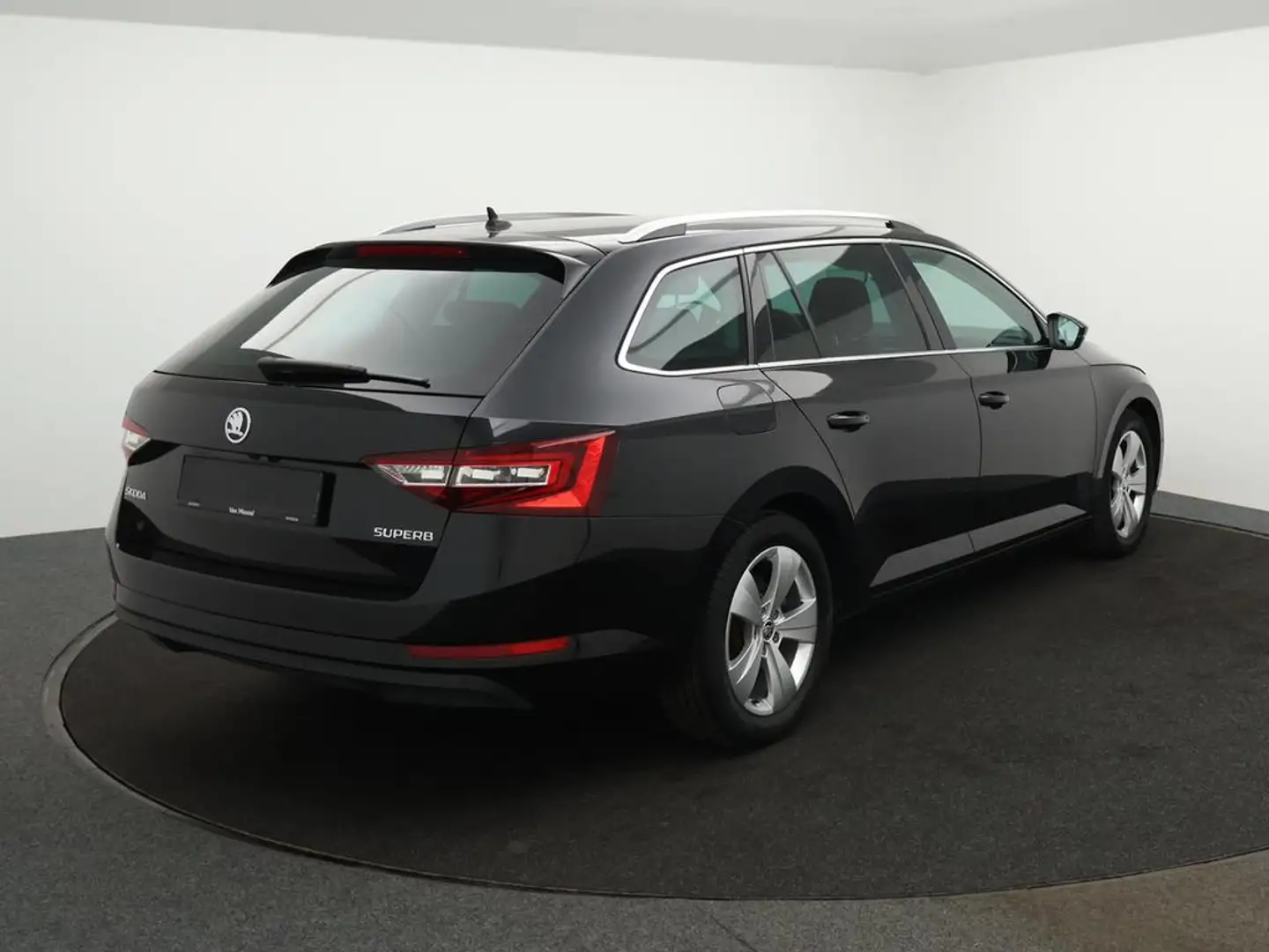 Skoda Superb Superb Combi Style 1.6TDI 120PK *AUTOMAAT*FULL LED Zwart - 2
