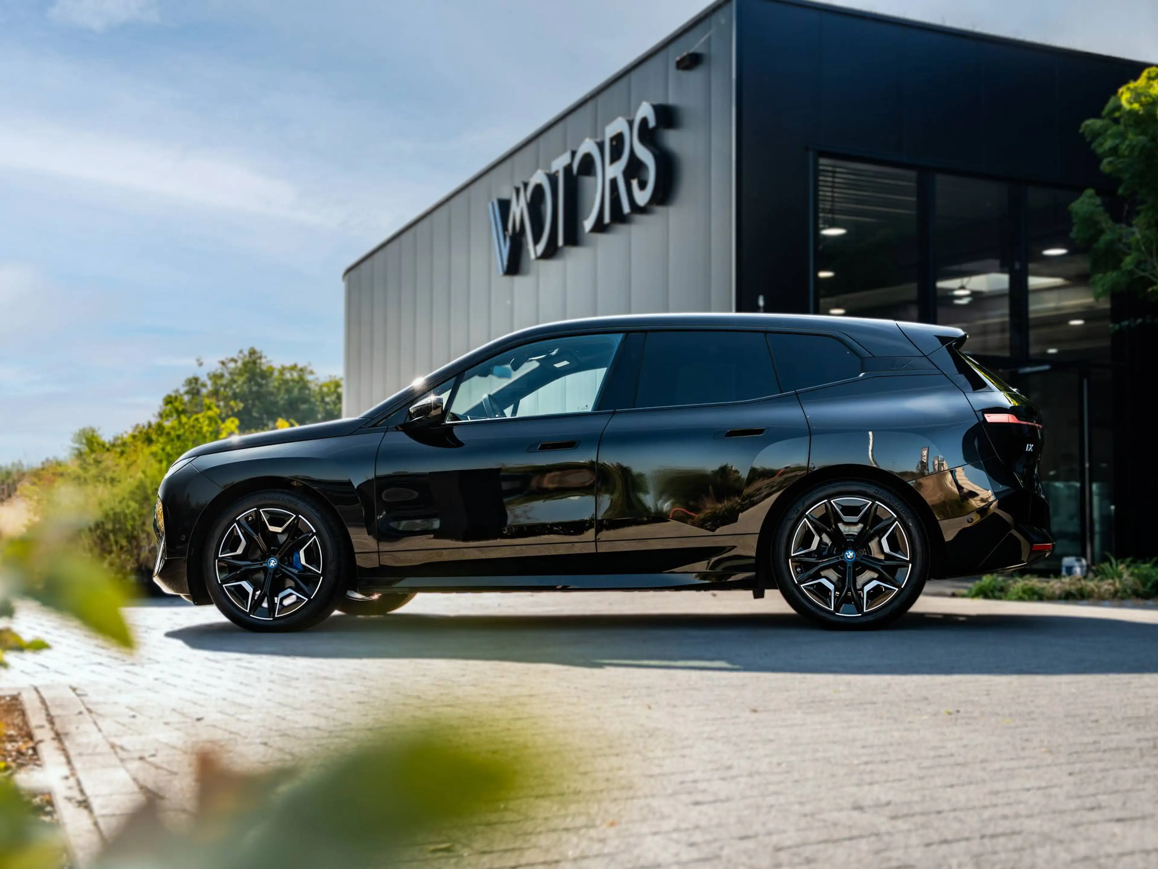 BMW iX xDrive40 - Sky Lounge - Laser - 360° - Harman Kardon - Trekhaak - 22" - ACC - HUD — photo 2