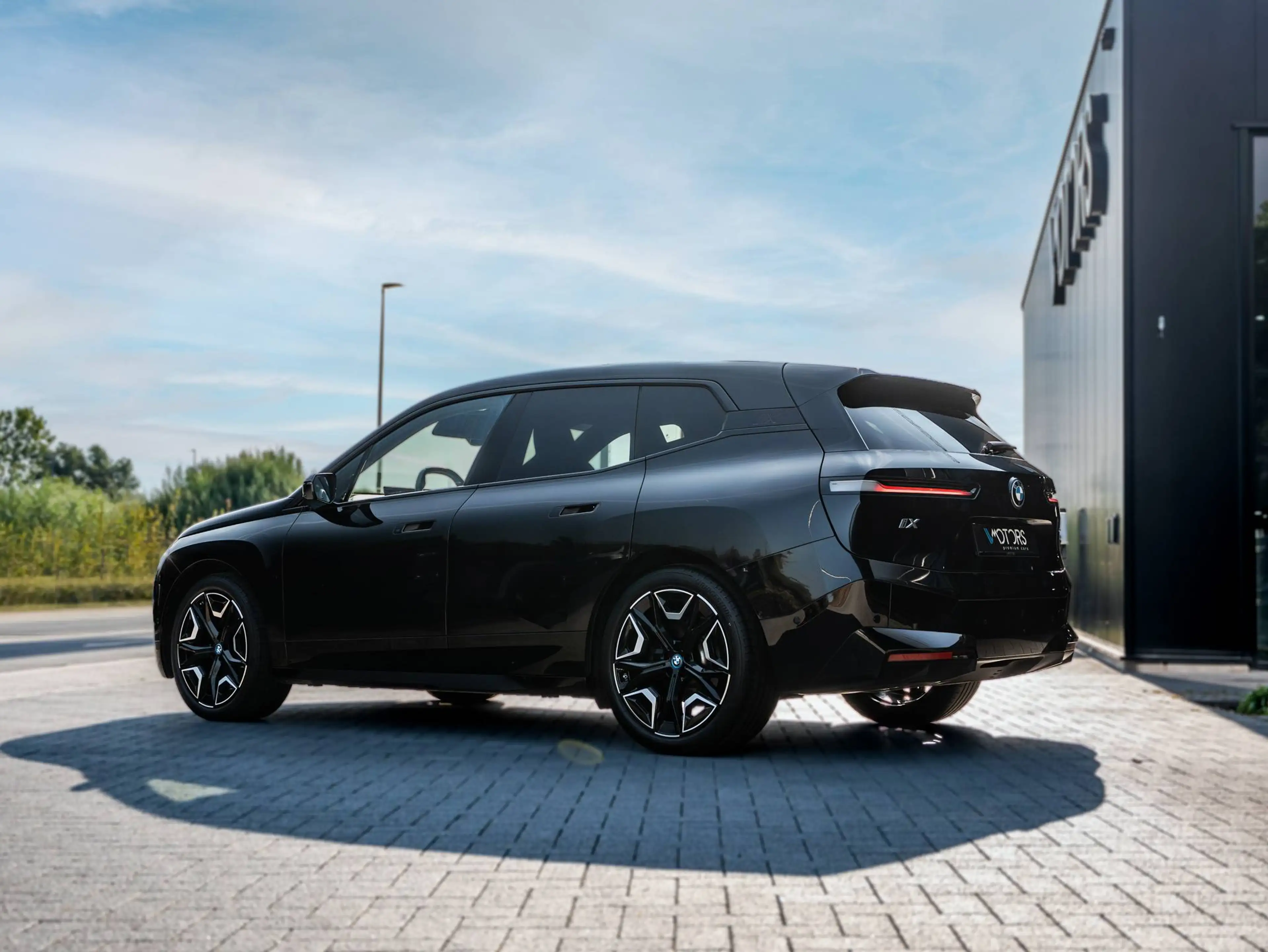 BMW iX xDrive40 - Sky Lounge - Laser - 360° - Harman Kardon - Trekhaak - 22" - ACC - HUD — photo 3